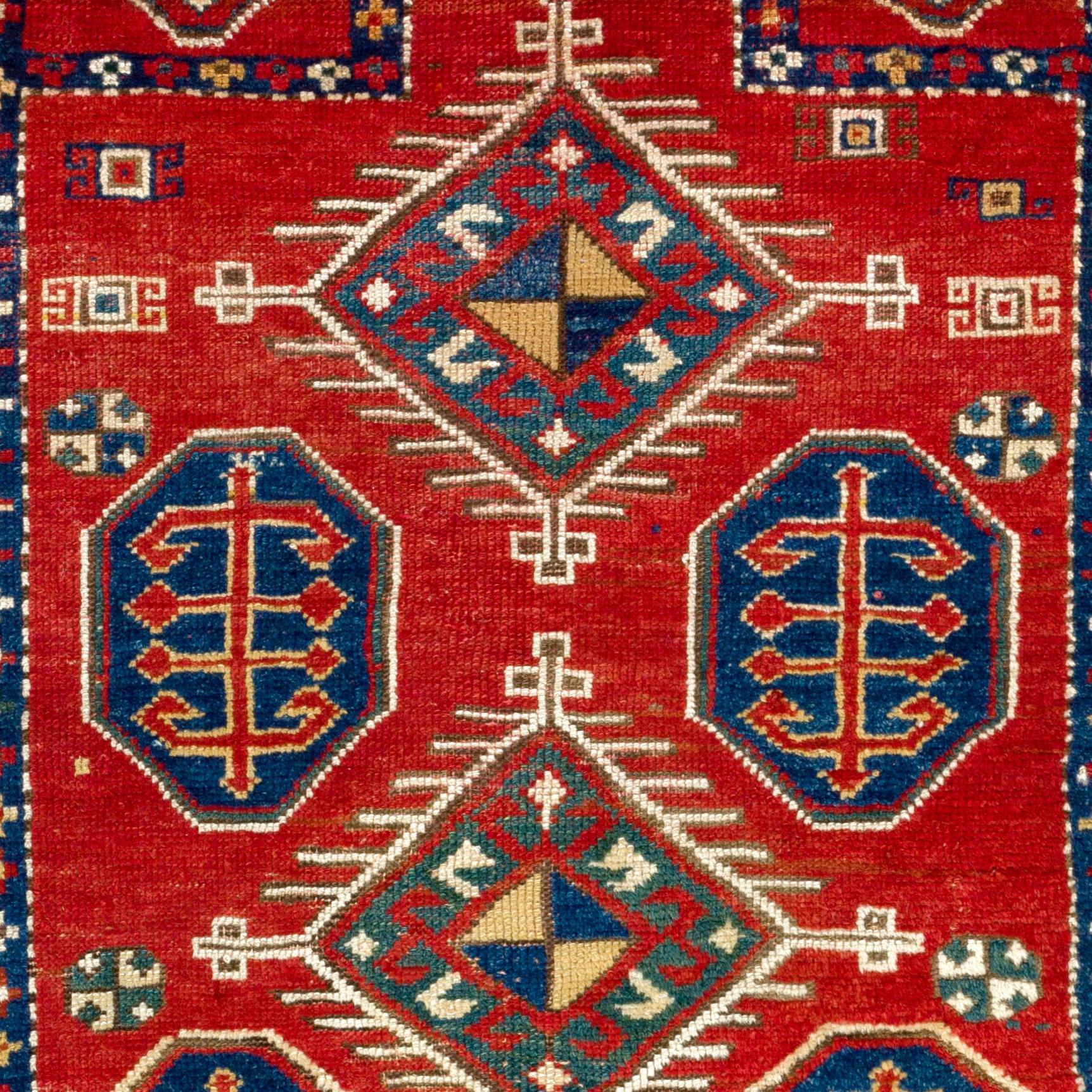 Seltener antiker kaukasischer Borchalo Kazak-Gebetteppich 3,5x3.9 Ft, ca. 1875 (Kaukasisch) im Angebot