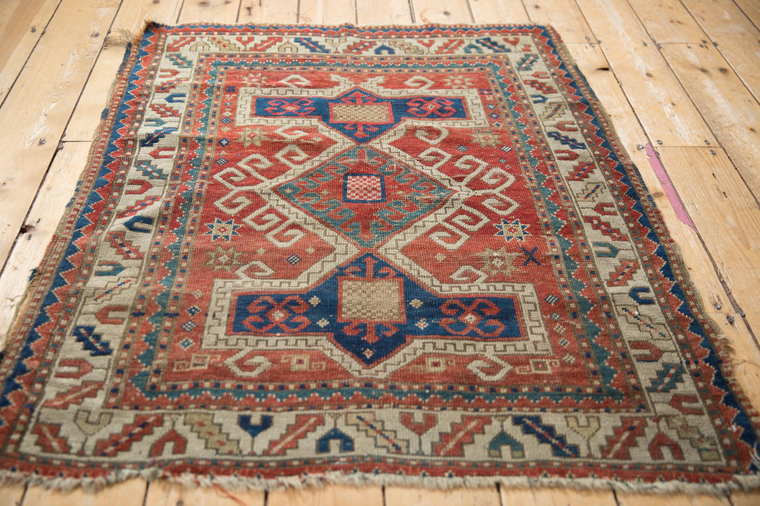 3.5x4 Antiker Kazak Quadratischer Teppich im Zustand „Relativ gut“ im Angebot in Katonah, NY