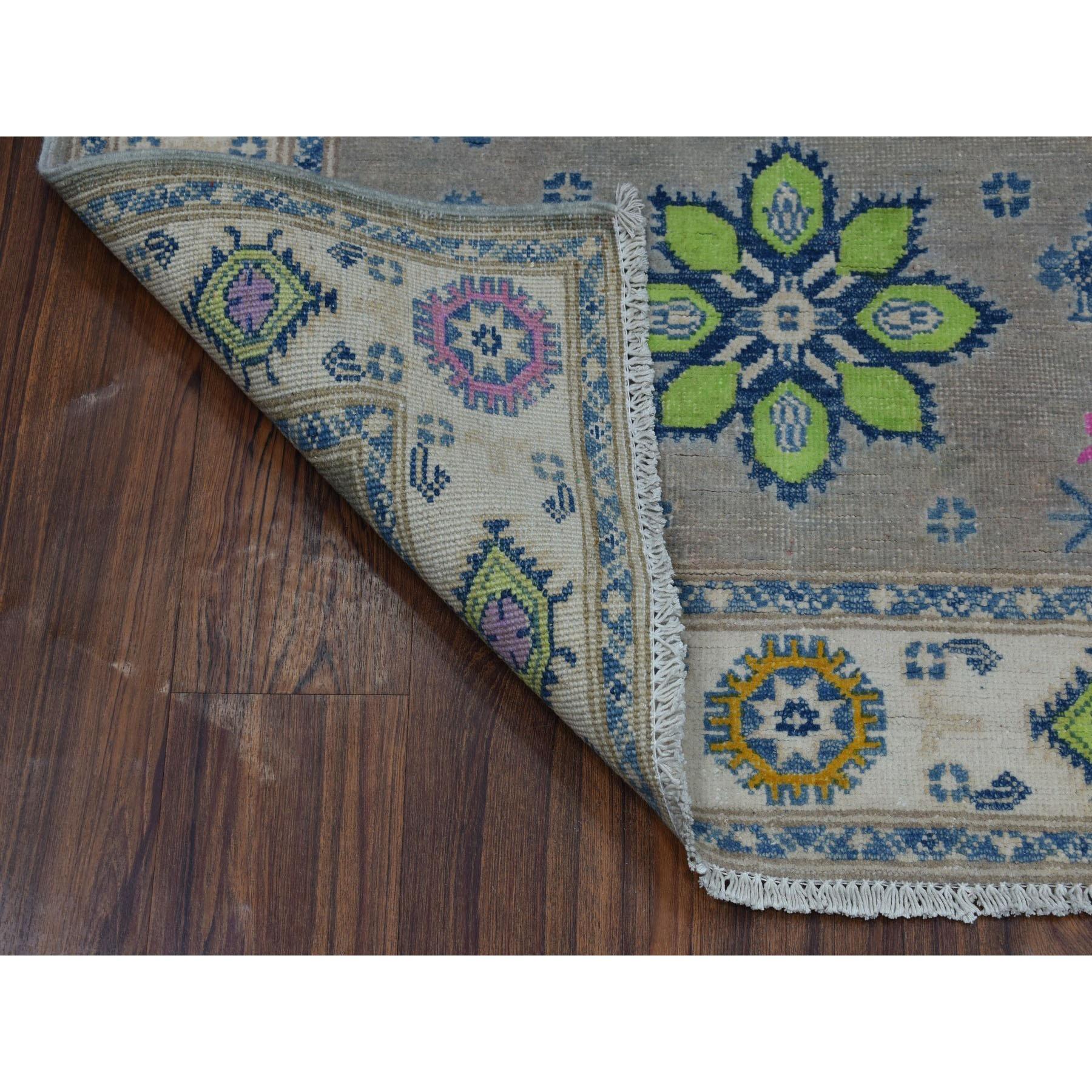 Dies ist eine wirklich echte one-of-a-kind Colorful Gray Fusion Kazak reine Wolle geometrische Design handgeknüpft Teppich. Es wurde monatelang in der jahrhundertealten persischen Webtechnik von erfahrenen Handwerkern geknüpft.
Primäre MATERIALIEN: