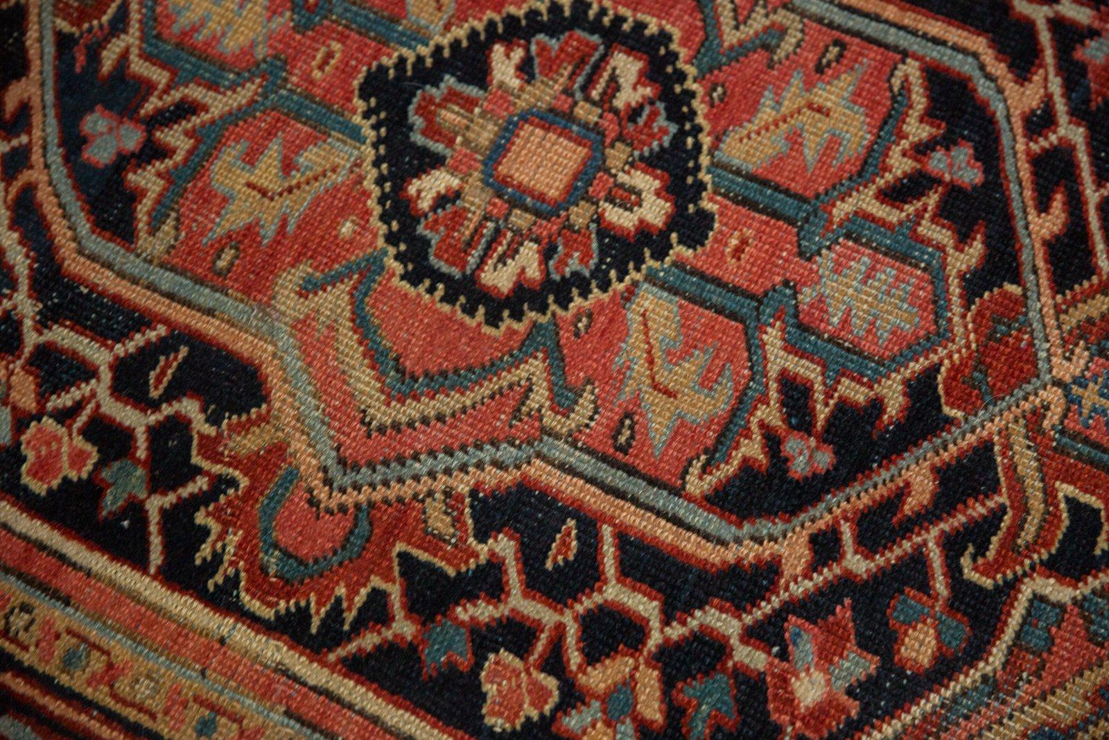 Vintage Heriz Quadratischer Teppich (Heriz Serapi) im Angebot