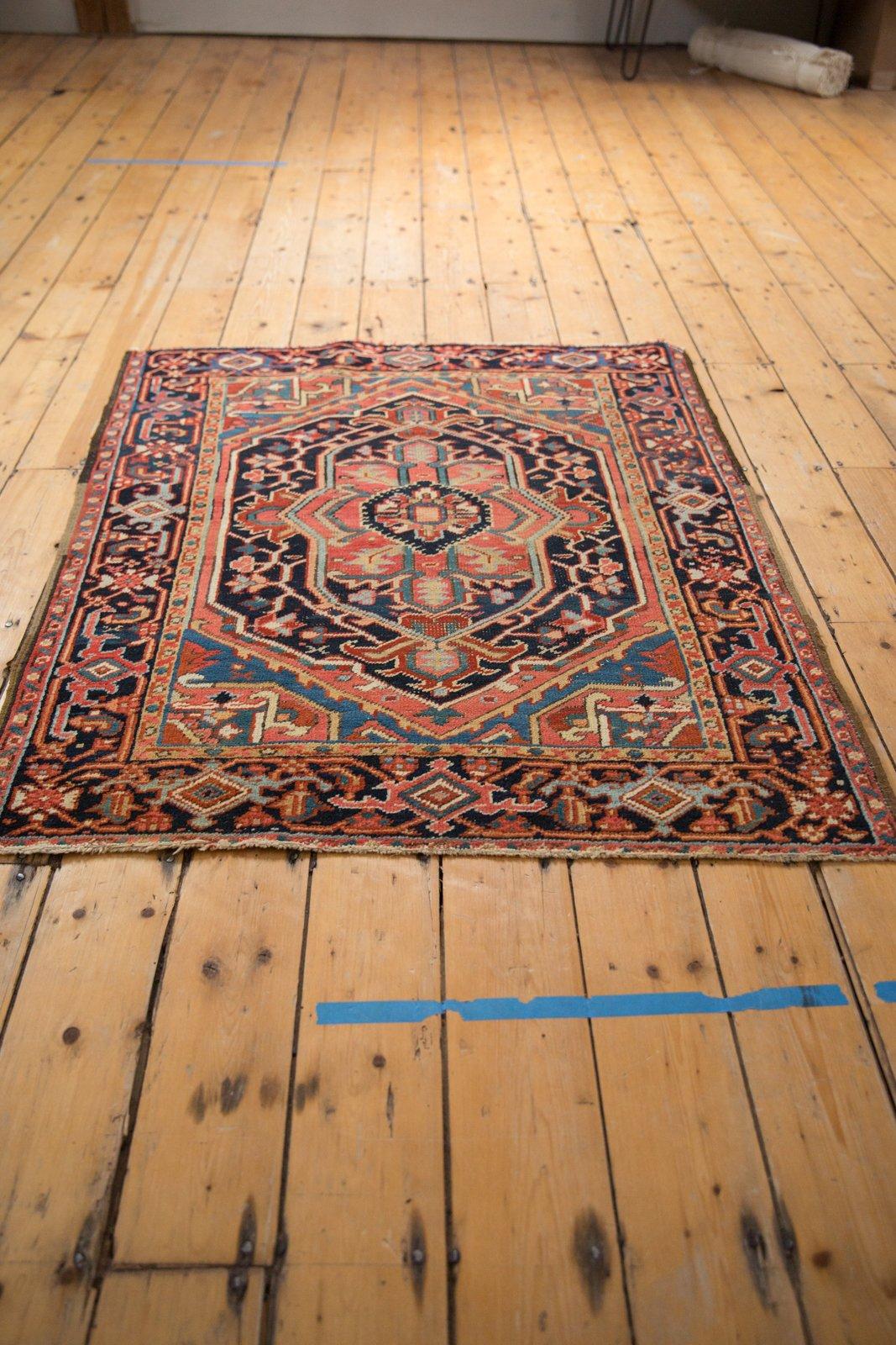 Vintage Heriz Quadratischer Teppich (Frühes 20. Jahrhundert) im Angebot