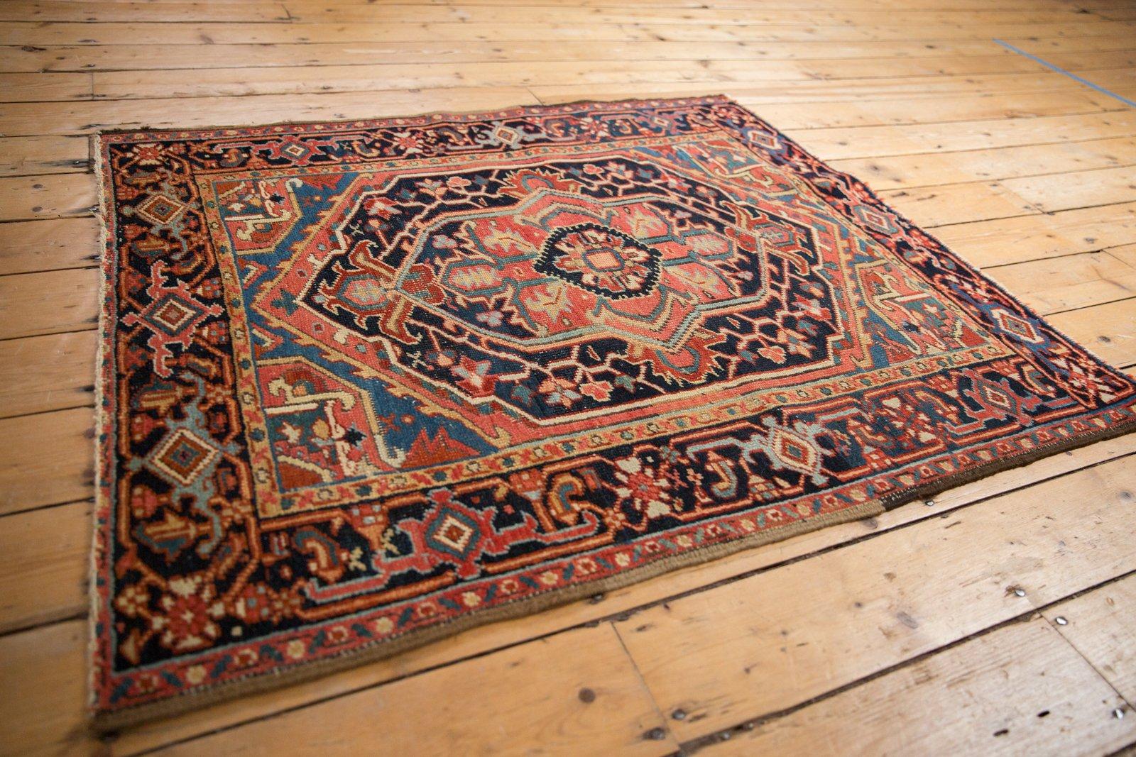 Vintage Heriz Quadratischer Teppich im Angebot 1