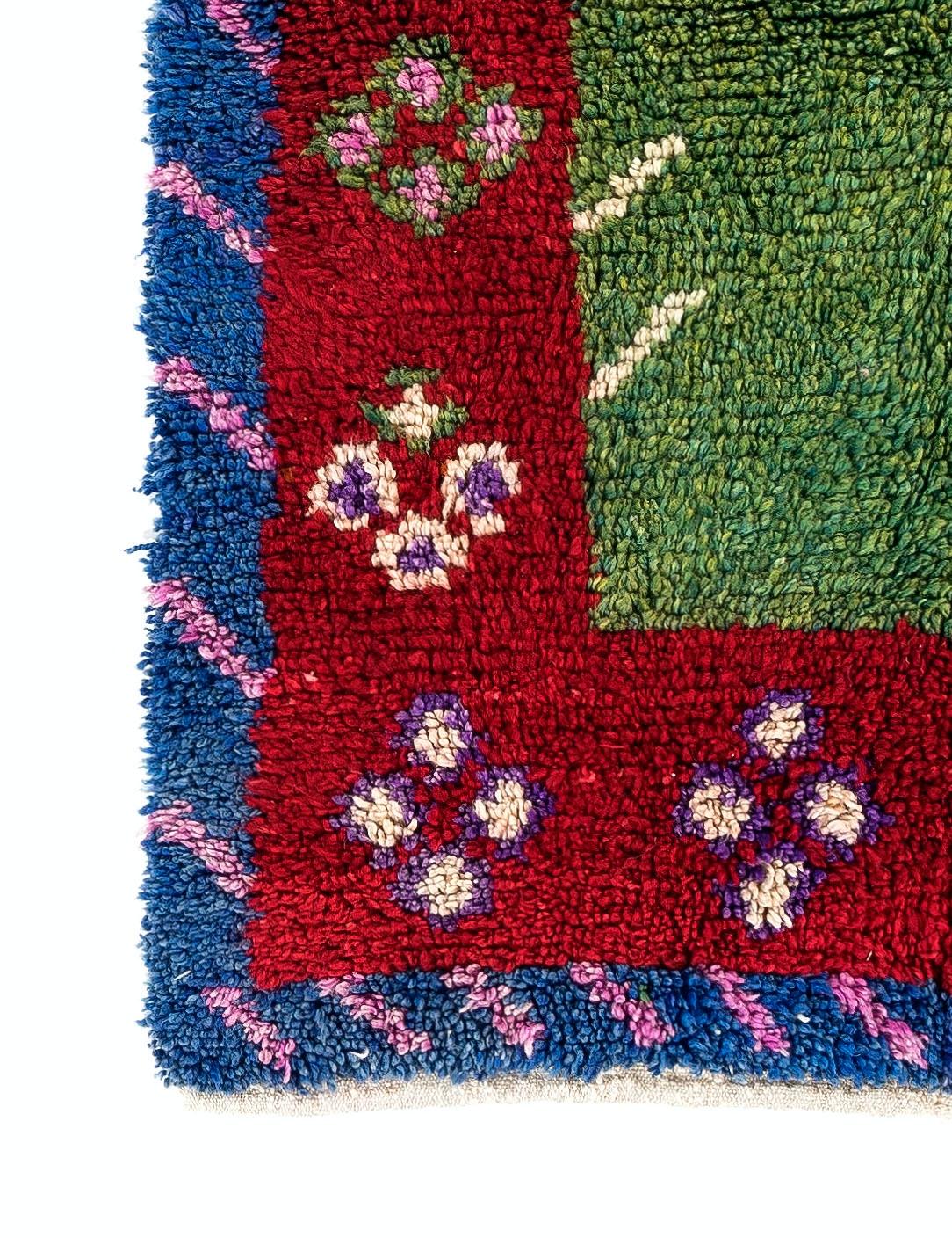 3.5x4.8 Ft Handmade Folk Art, Vintage Tulu Prayer Rug, Wall Hanging, Floor Cover In Excellent Condition In Philadelphia, PA