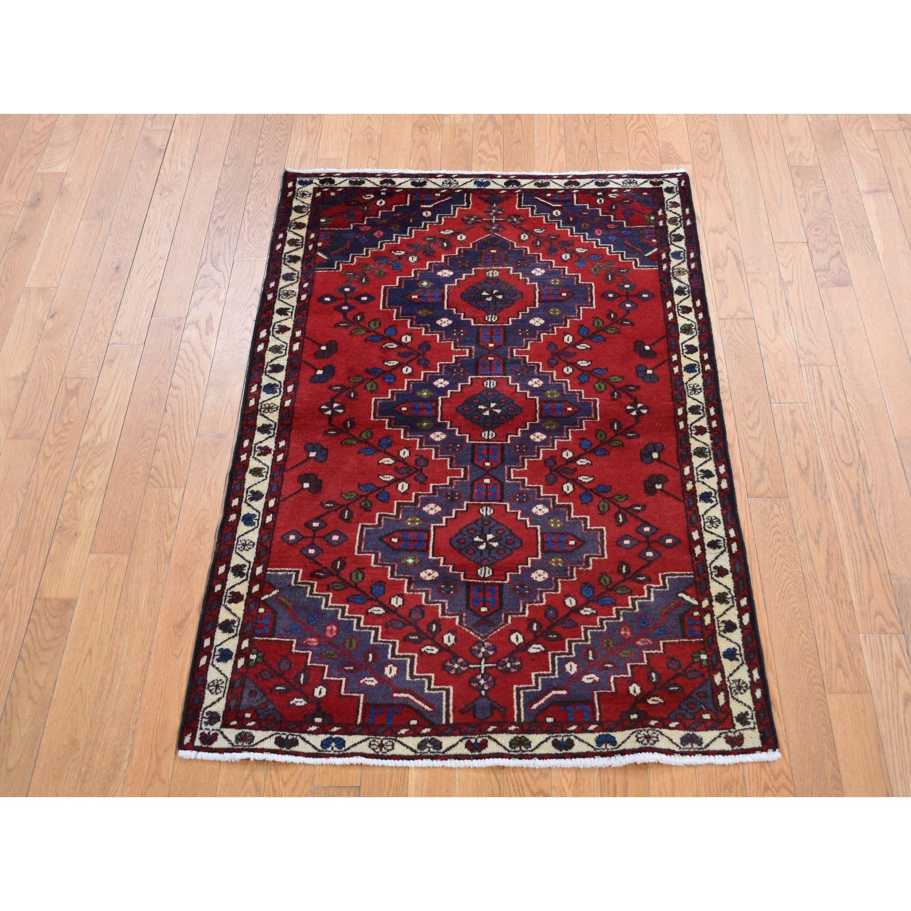 Cardinals Red, New Bohemian Persian Malayer, Pure Wool, Tribal Design, Hand Knotted, Oriental Rug
Matières premières : Laine
Latex : Pas de poils 
hauteur : 0,25 pouces
Style : Traditionnel
Couleur primaire : rouge
Couleurs secondaires : Marron,