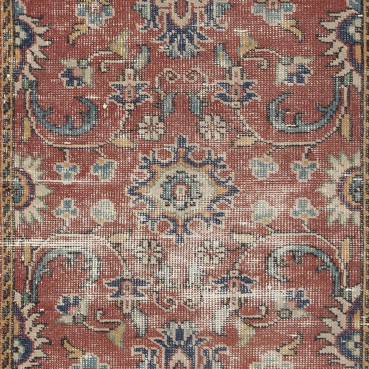 Turco Tappeto d'epoca fatto a mano in lana rossa turca con disegno floreale 3.5x6 Ft in vendita