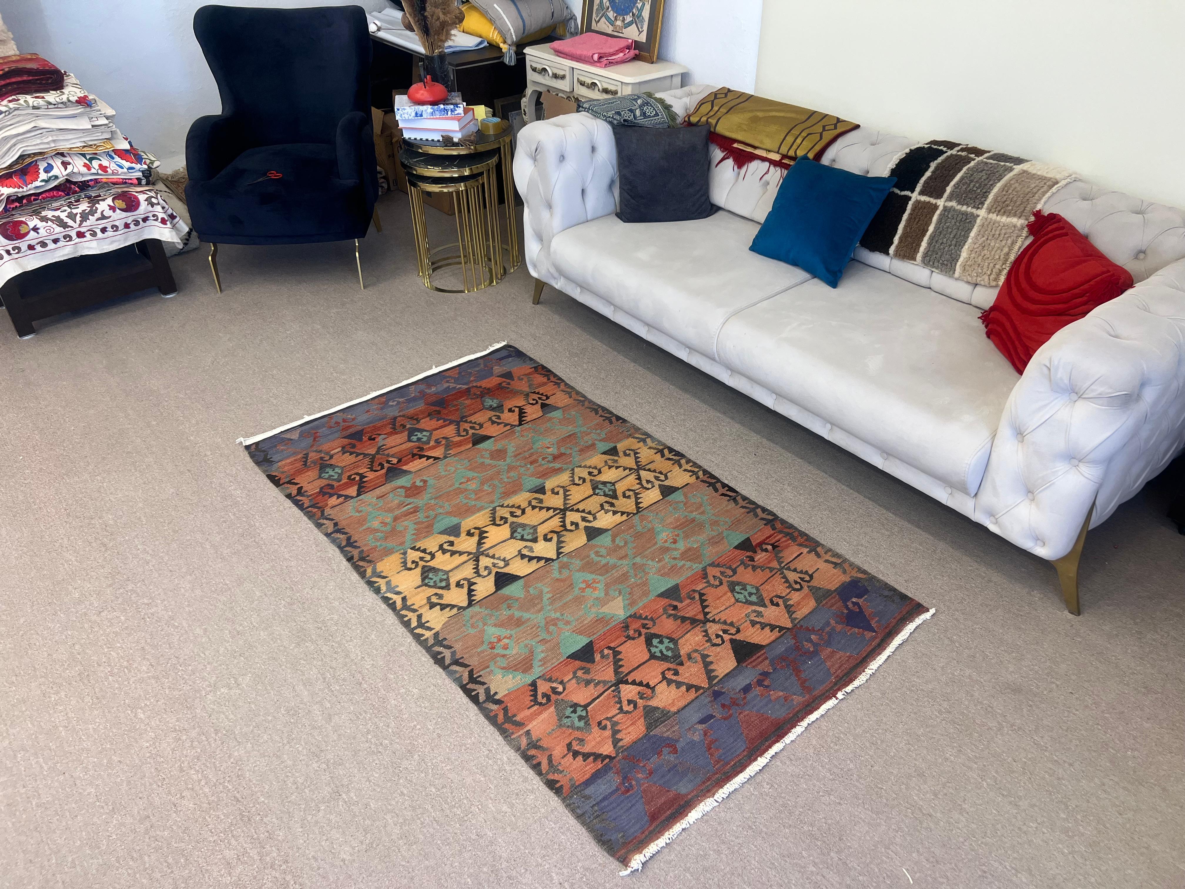 3,5x6.2 ft bunter geometrischer türkischer Vintage-Läufer aus Wolle, handgefertigt (Handgewebt) im Angebot