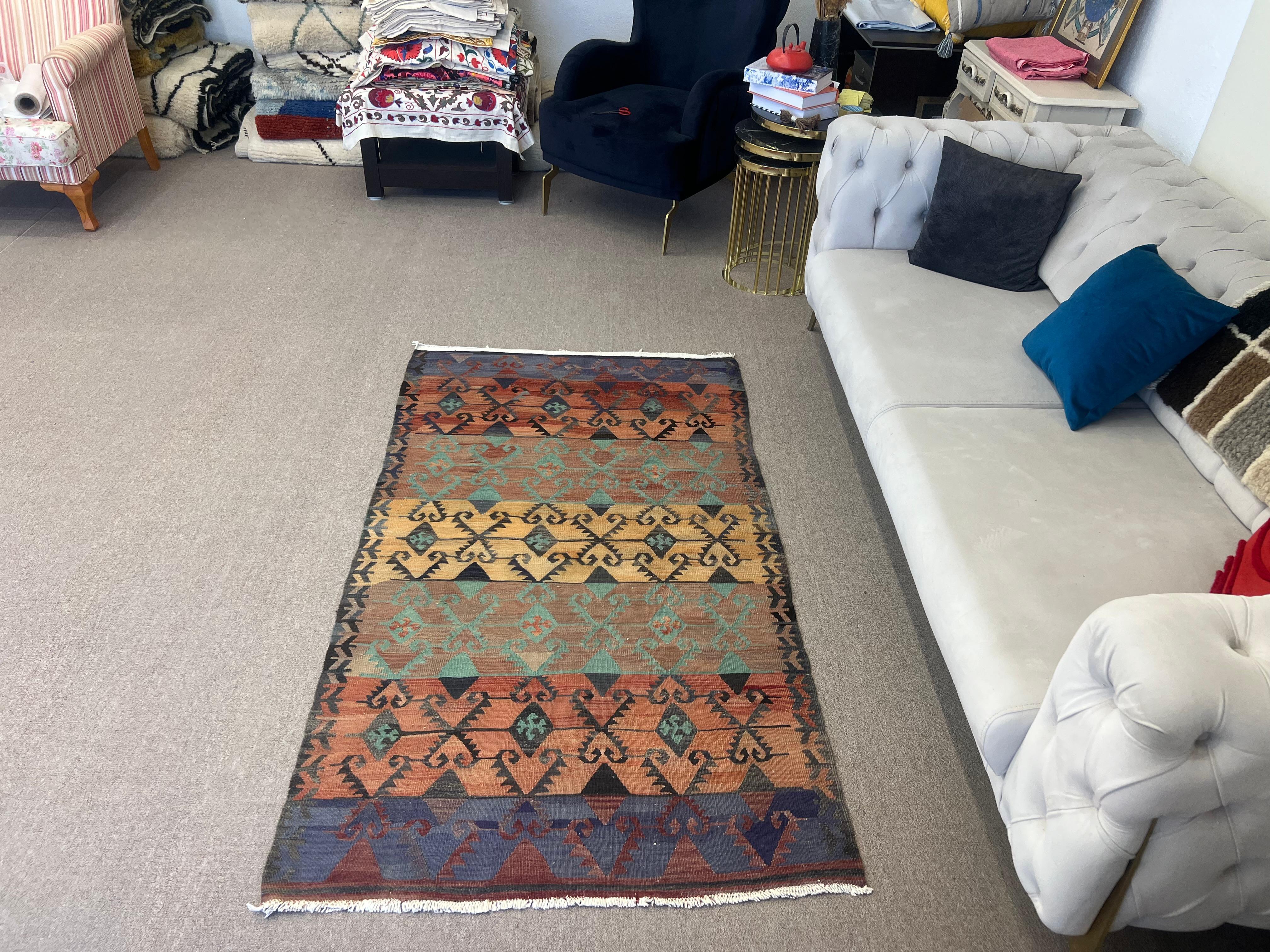 3,5x6.2 ft bunter geometrischer türkischer Vintage-Läufer aus Wolle, handgefertigt im Zustand „Gut“ im Angebot in Spring Valley, NY