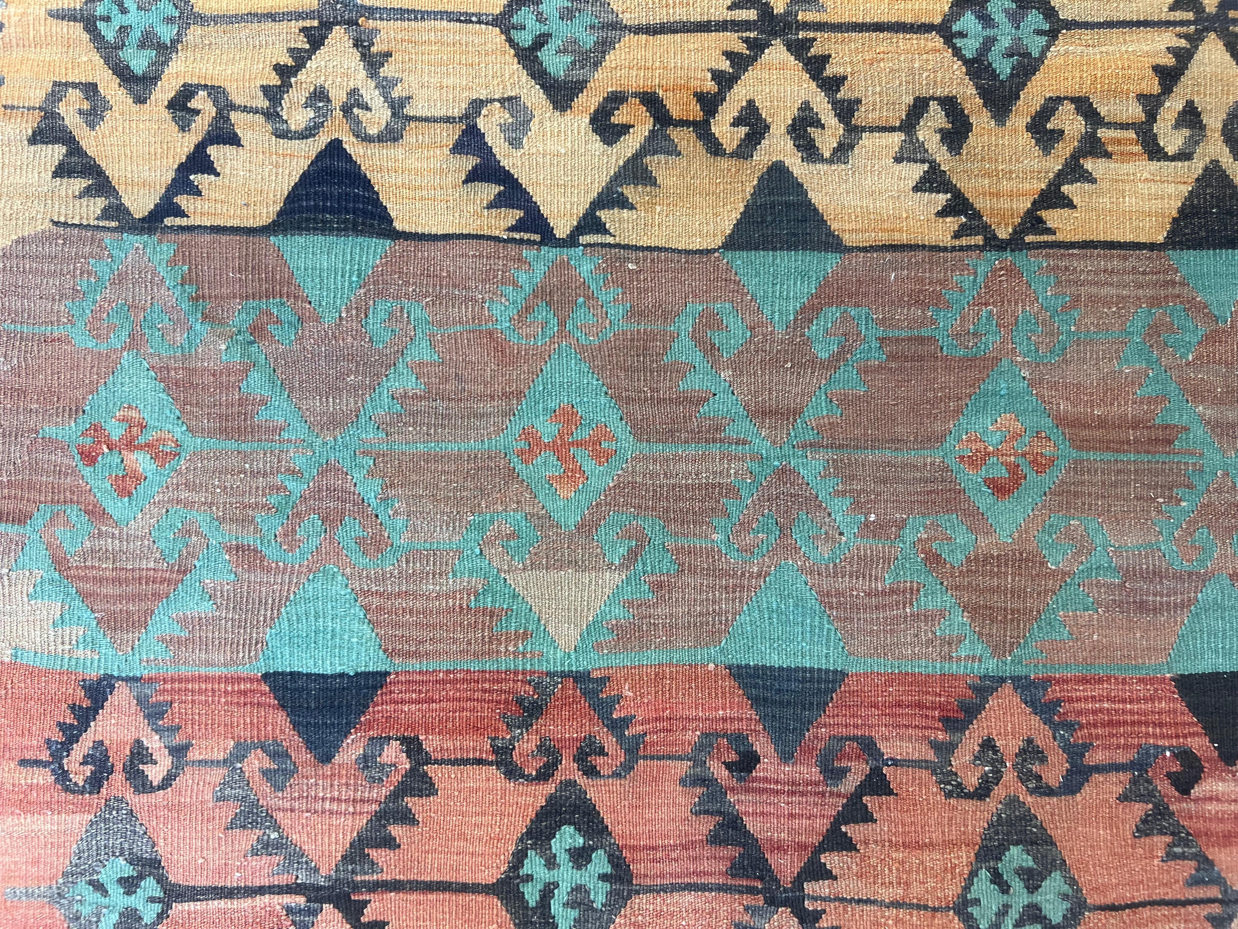 3,5x6.2 ft bunter geometrischer türkischer Vintage-Läufer aus Wolle, handgefertigt im Angebot 1
