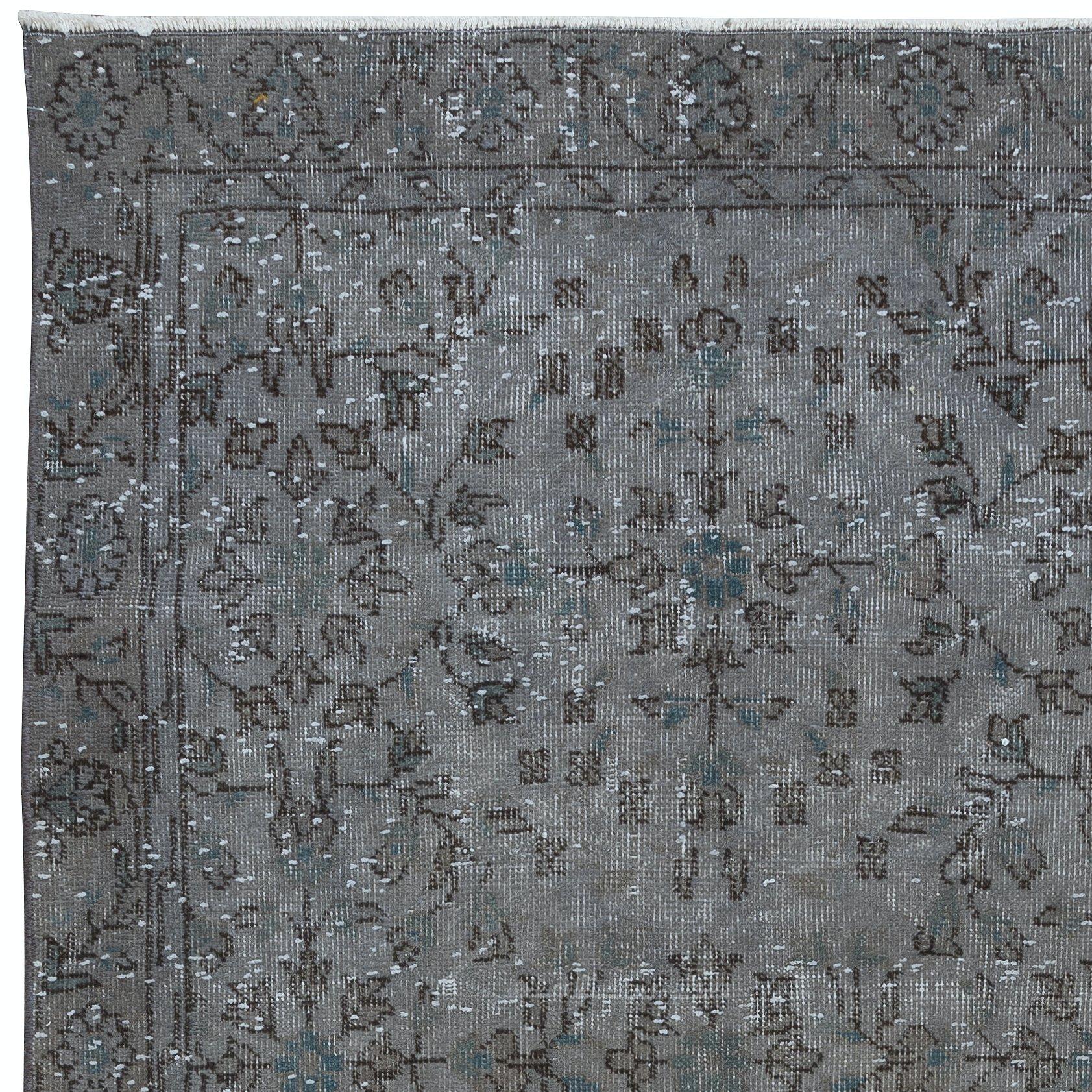 Hand-Woven 3.5x6.3 Ft Contemporary Turkish Handmade Rug with Teal Blue Details & Grey Field For Sale