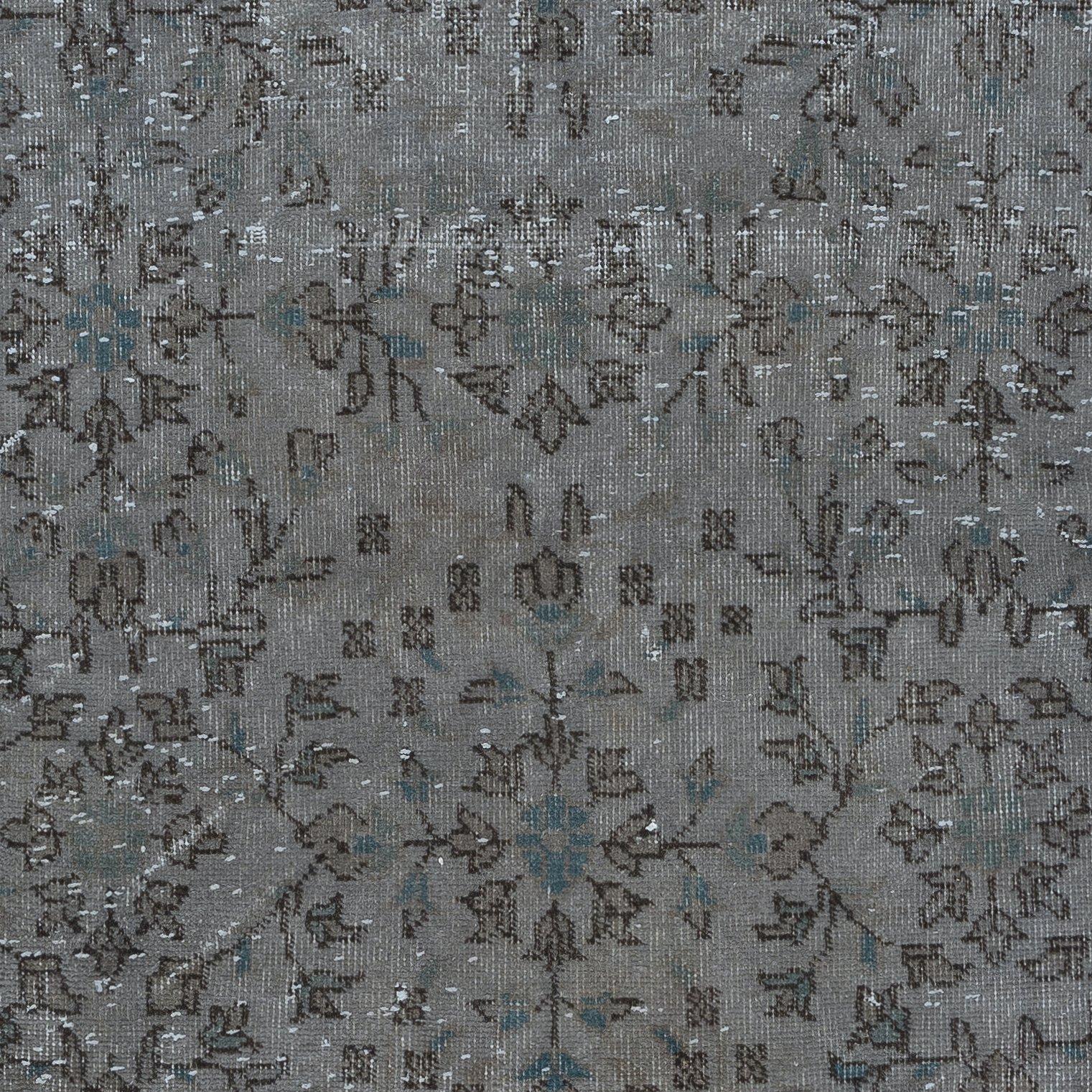 3.5x6.3 Ft Contemporary Turkish Handmade Rug with Teal Blue Details & Grey Field In Good Condition For Sale In Philadelphia, PA