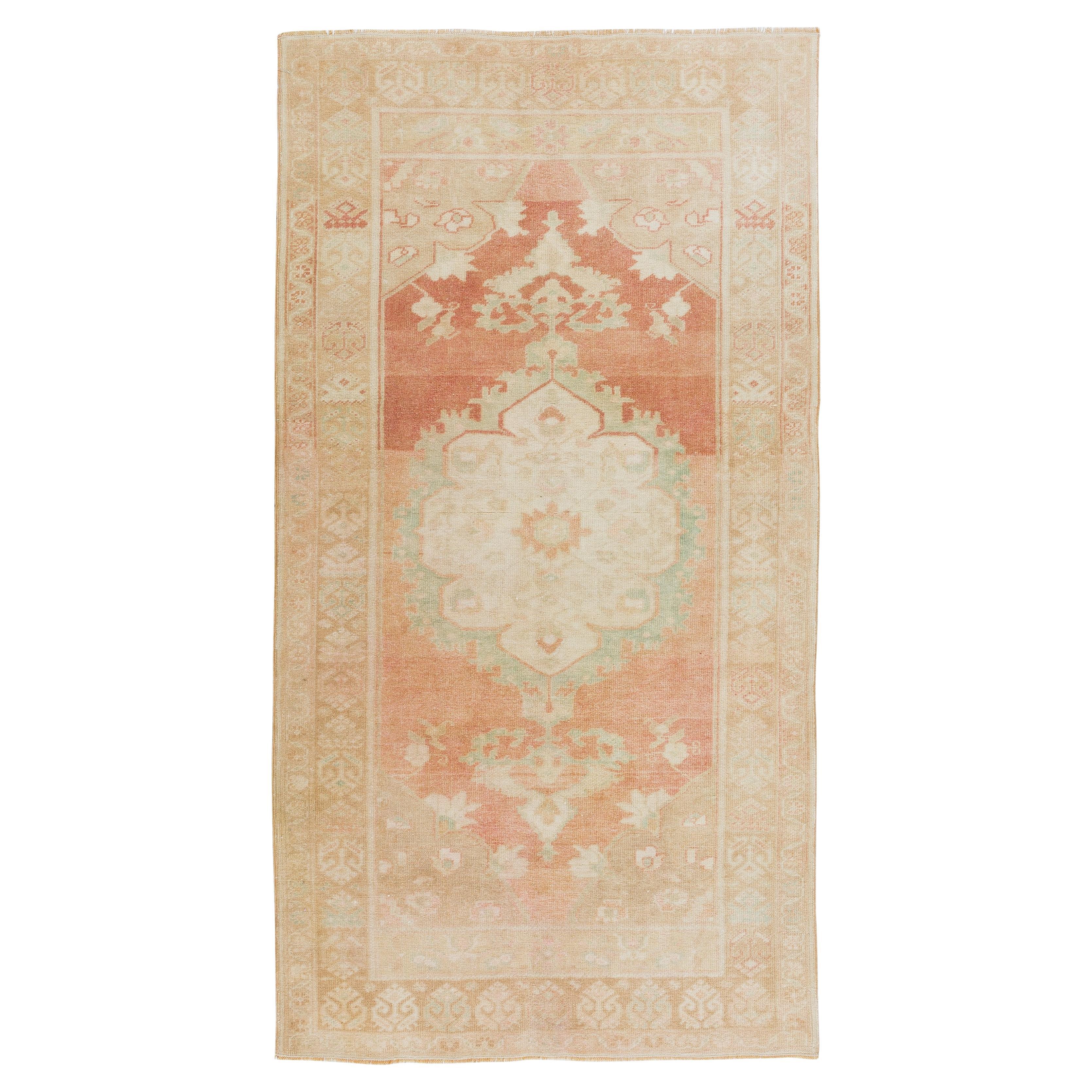 3.5x6.4 Ft Mid-Century Turkish Hand Knotted Medallion Design Rug in Red & Beige en vente