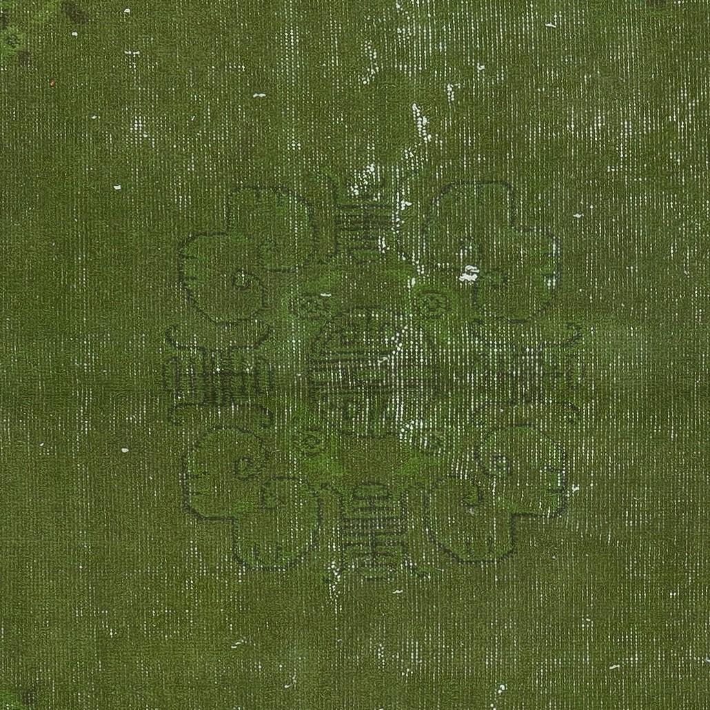 Türkischer 3,5x6,4 Ft Vintage-Teppich im Vintage-Stil, rot gefärbt in grüner Farbe für moderne Inneneinrichtung im Zustand „Gut“ im Angebot in Spring Valley, NY