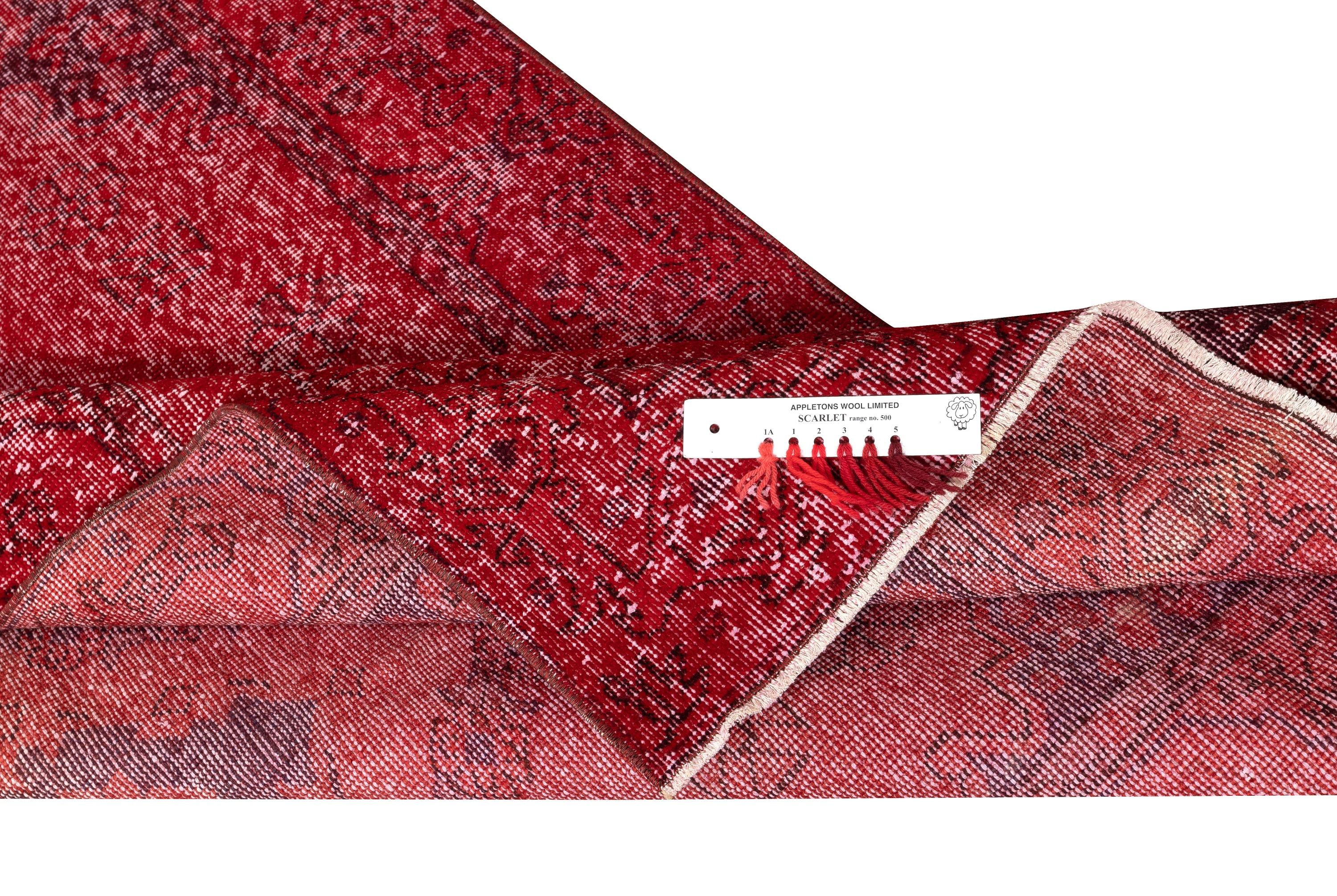 3.5x6.5 Ft Moderner Türkischer Wollteppich. Vintage Red Overdyed Handmade Area Rug (Handgeknüpft) im Angebot