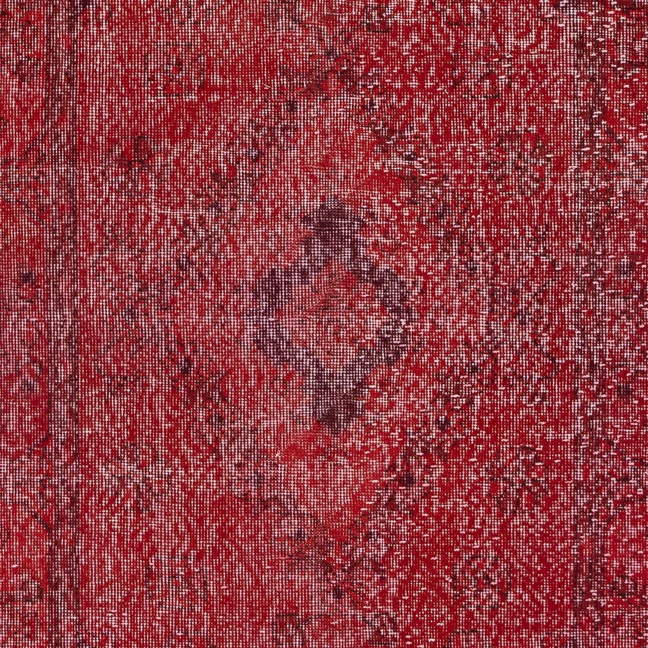 3.5x6.5 Ft Moderner Türkischer Wollteppich. Vintage Red Overdyed Handmade Area Rug im Zustand „Gut“ im Angebot in Spring Valley, NY