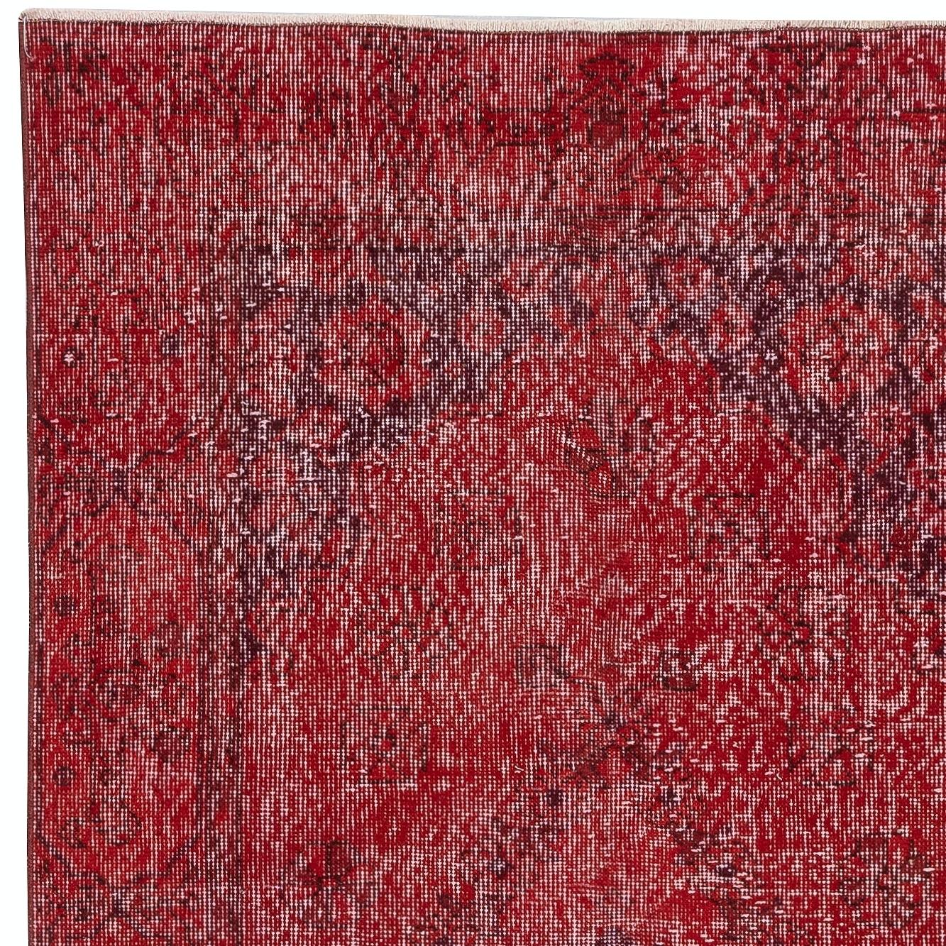 3.5x6.5 Ft Moderner Türkischer Wollteppich. Vintage Red Overdyed Handmade Area Rug (Mitte des 20. Jahrhunderts) im Angebot