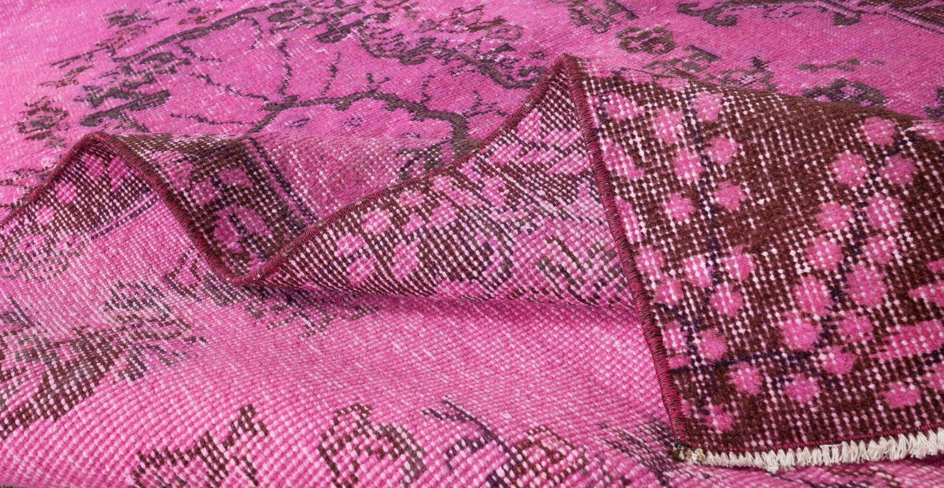 3,5x7 Ft Handgefertigter Anatolischer Akzent-Teppich in Rosa mit floralem Medaillon-Design (Moderne) im Angebot