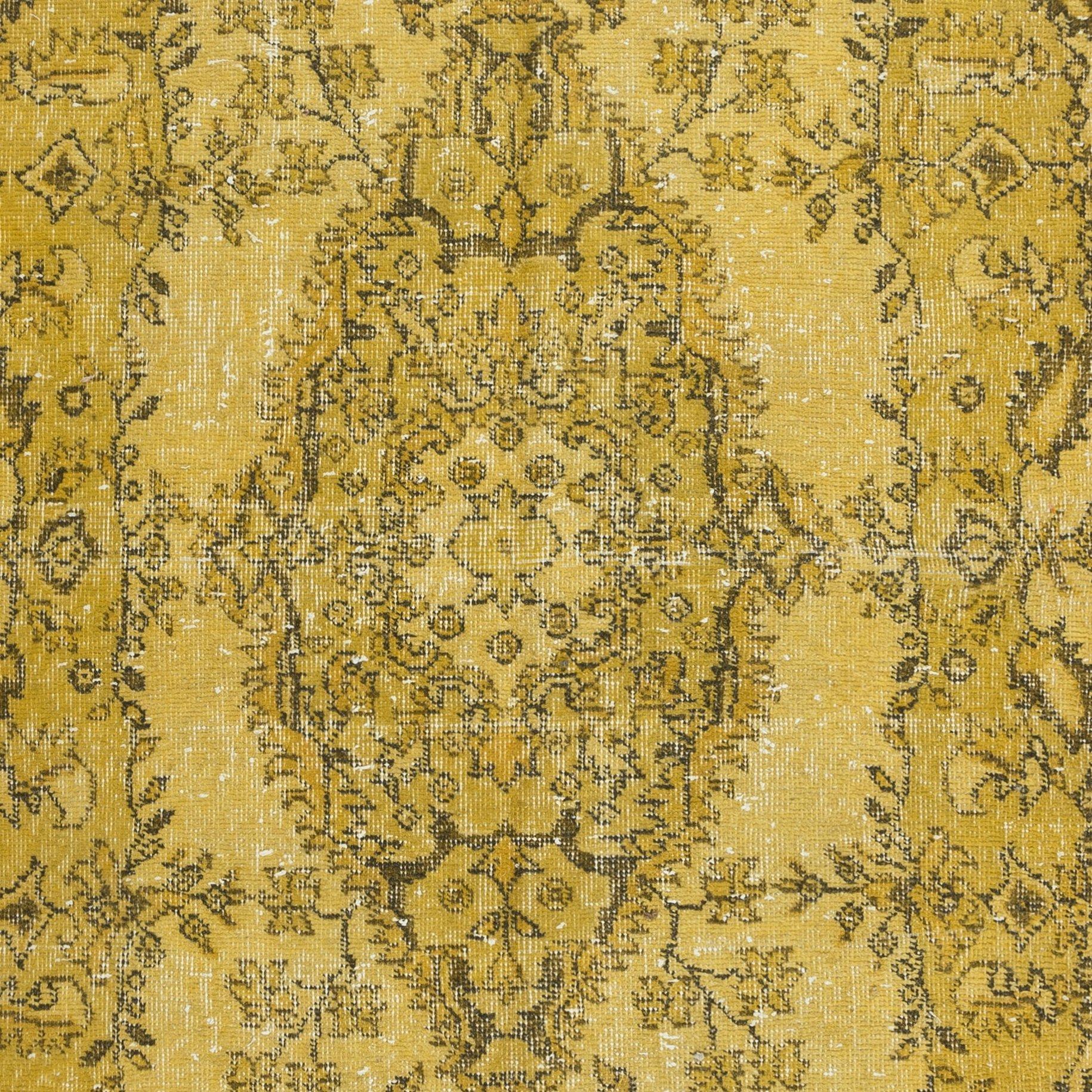 Moderne 3.5x7 Ft Petit tapis moderne en laine jaune, noué et tissé à la main en Turquie en vente