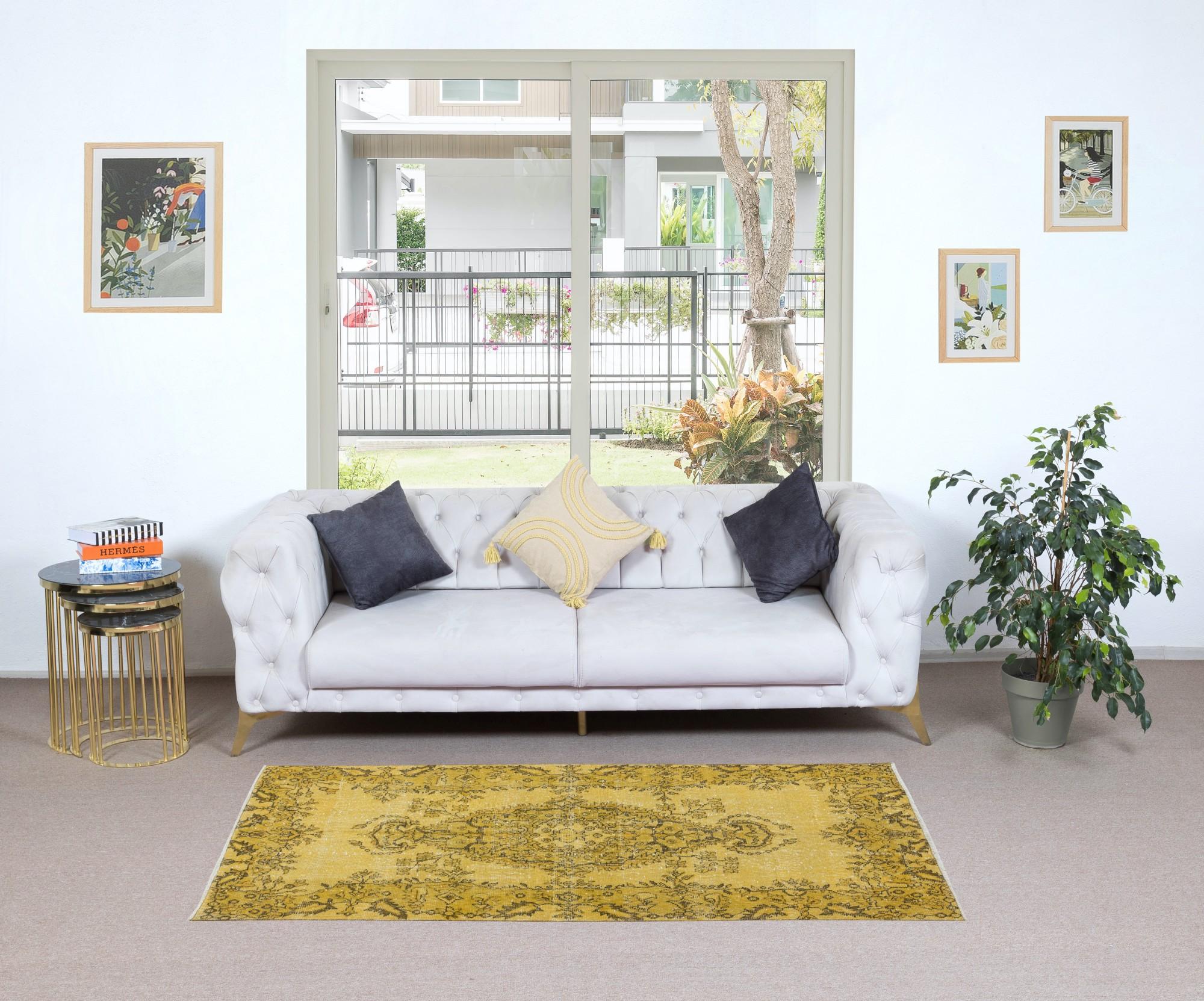 Noué à la main 3.5x7 Ft Petit tapis moderne en laine jaune, noué et tissé à la main en Turquie en vente