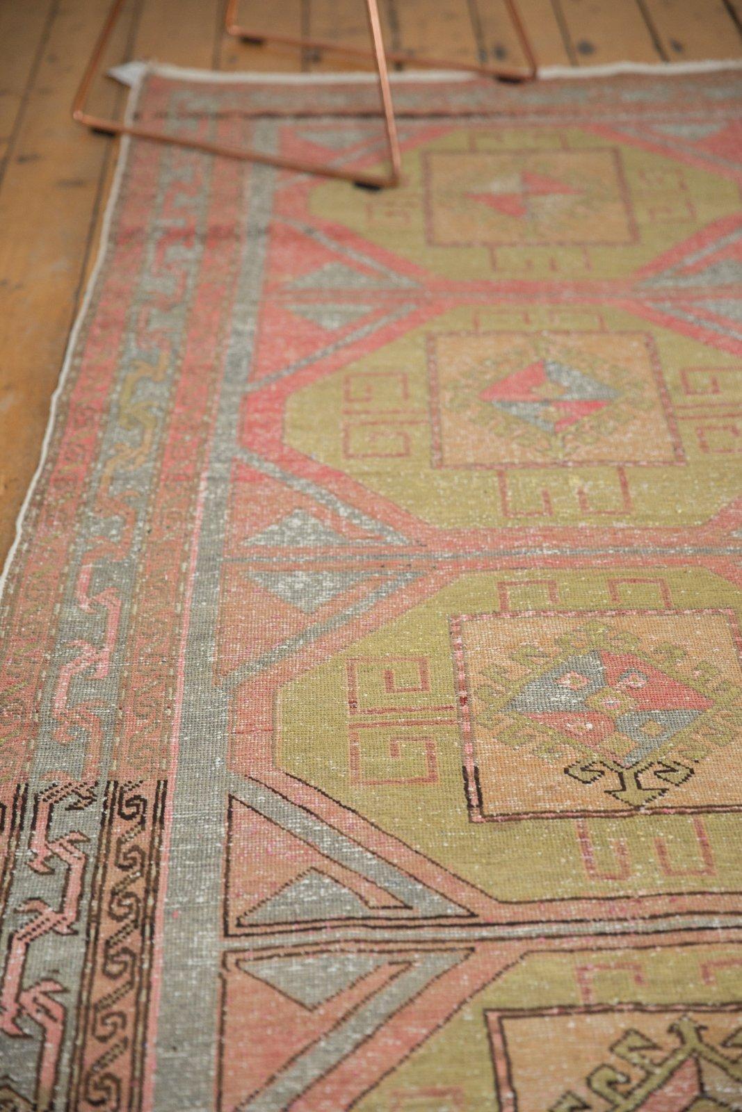 Distressed Oushak-Teppich-Läufer, Vintage (Mitte des 20. Jahrhunderts) im Angebot