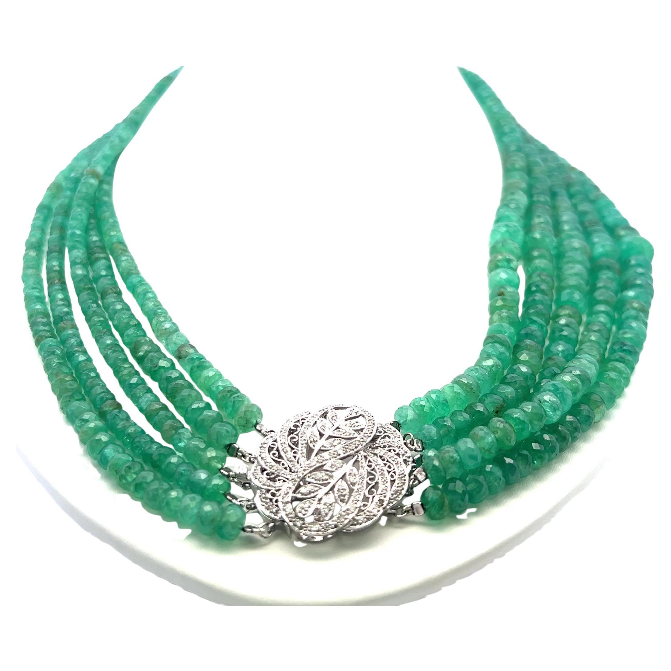 3.6-10.04mm Emerald Strand Necklace with 0.70ct Diamond in 14K White Gold (Collier d
émeraudes de 3.6-10.04mm avec 0.70ct Diamond en or blanc 14K)