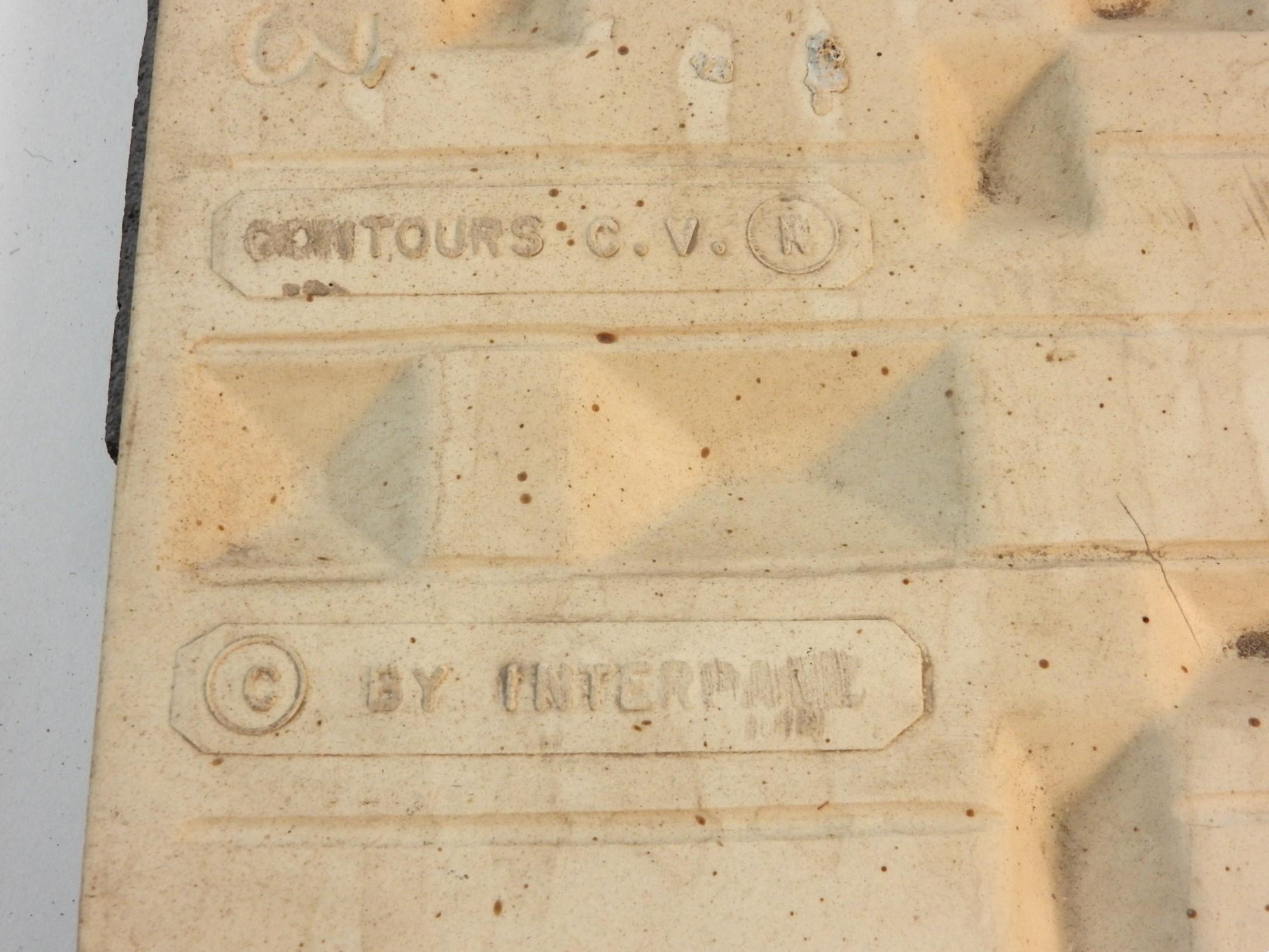 20ième siècle 36 carreaux architecturaux modernistes brutalistes en bronze de 12 pouces de Millard Sheets 1962 en vente