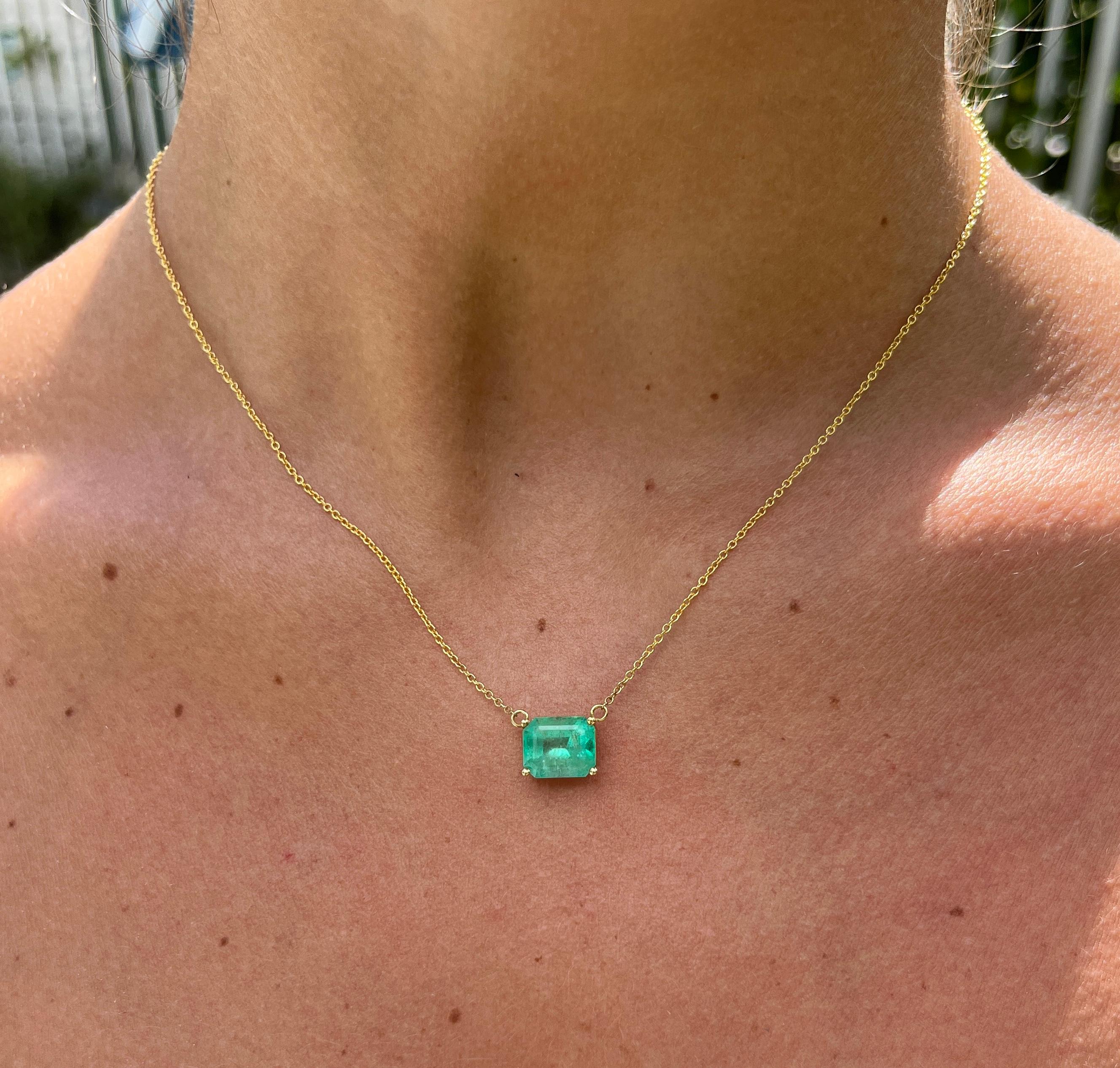 Modern 3.6 Carat Colombian Emerald Solitaire East West Pendant Necklace in 14K Gold For Sale