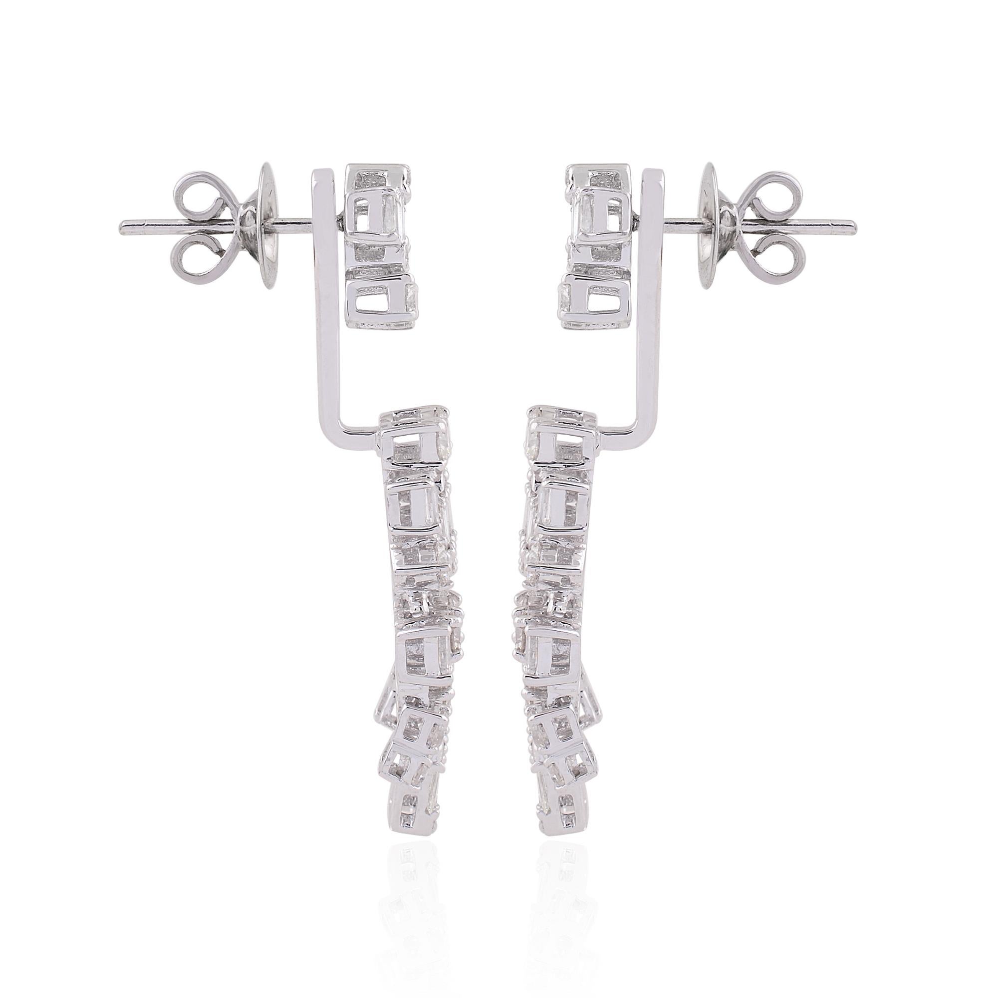 Orecchini a pendente con diamanti a grappolo da 3,6 carati Gioielli in oro bianco 14 carati In condizioni Nuovo in vendita a Diera, Dubai