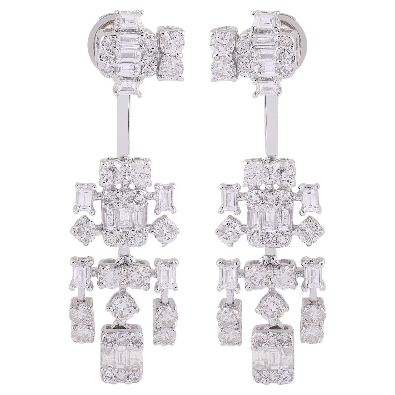 Taglio baguette Orecchini a pendente con diamanti a grappolo da 3,6 carati Gioielli in oro bianco 18 carati in vendita