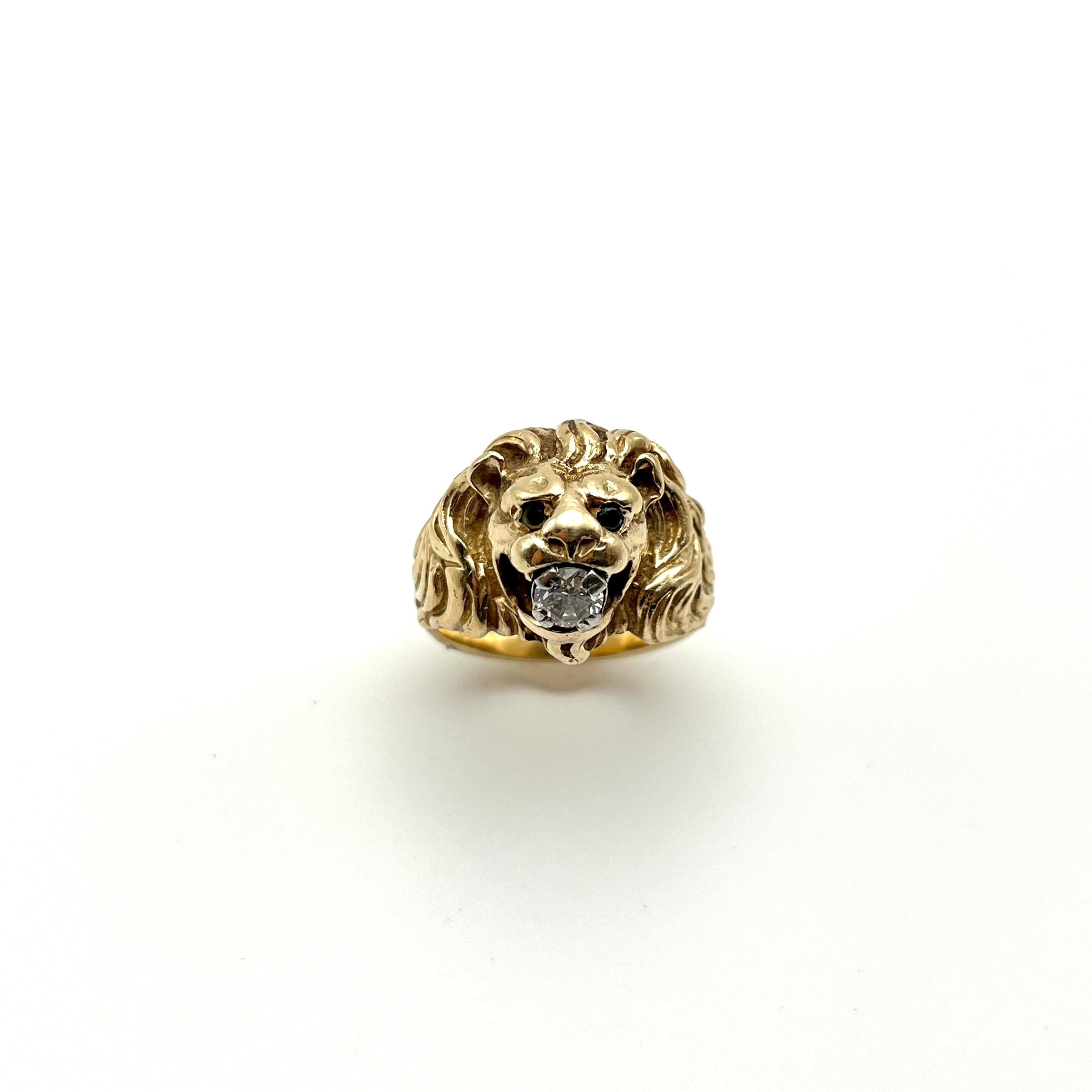 Taglio rotondo Anello Leone con diamante da .36 carati