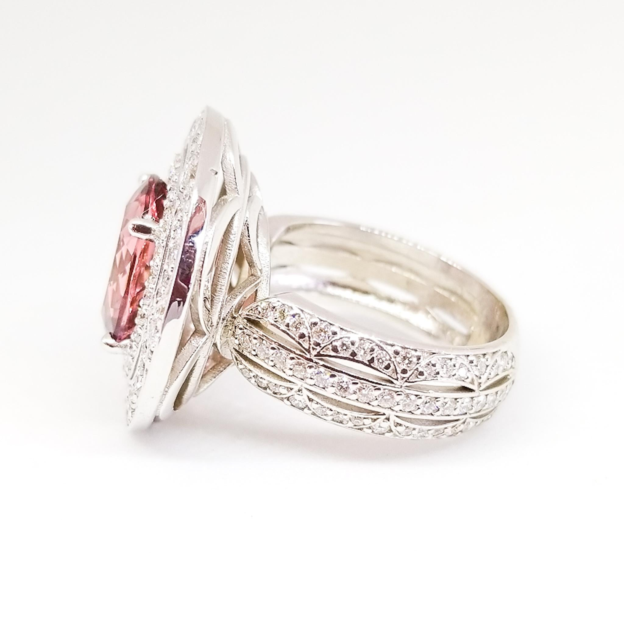 da uomo o donna Anello da cocktail con tormalina rosa calda da 3,6 carati e diamante da 1,28 carati, 18 carati, con dichiarazione. in vendita