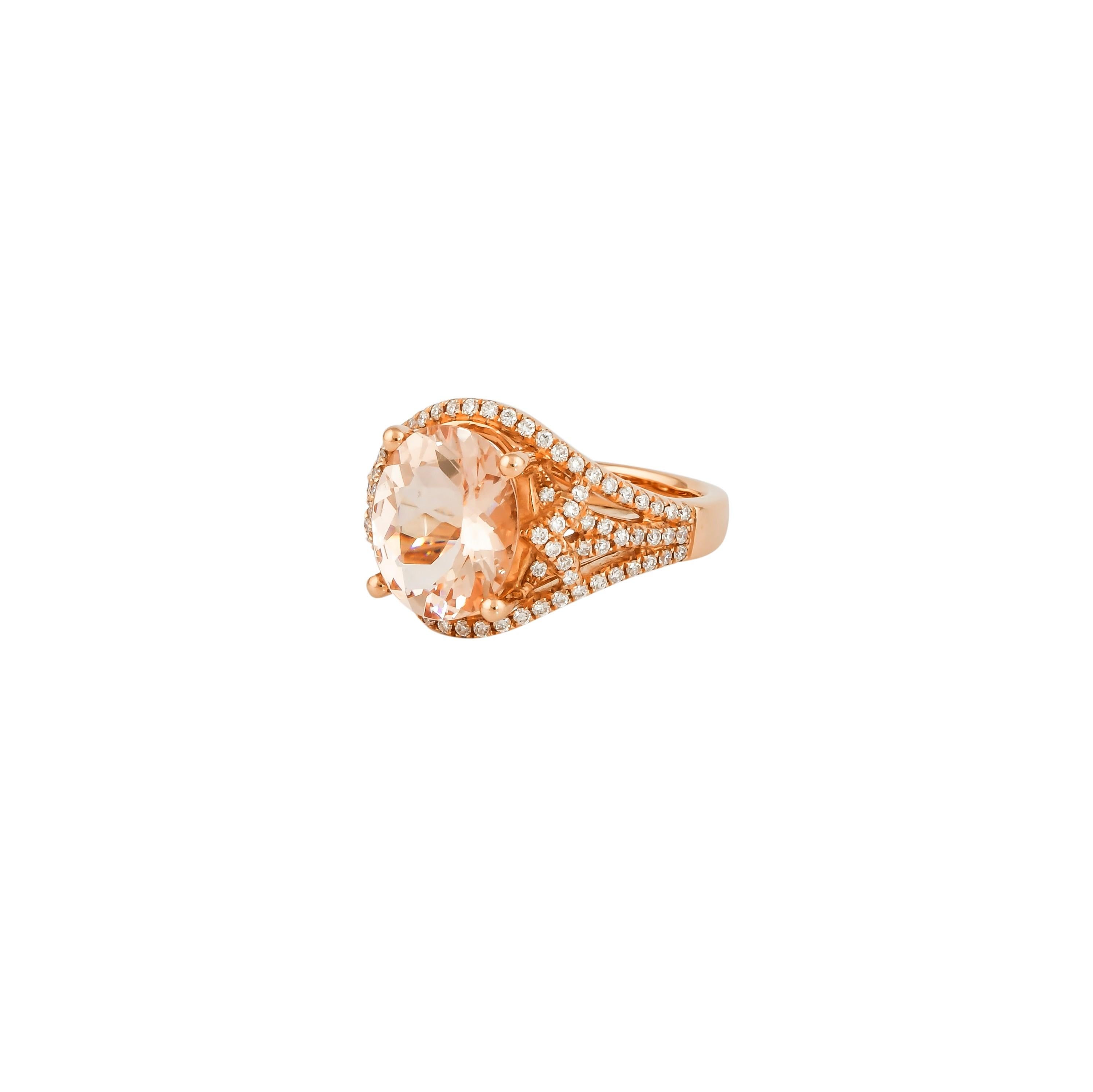 3.6 Carat Morganite and Diamond Ring in 18 Karat Rose Gold In New Condition For Sale In Hong Kong, HK