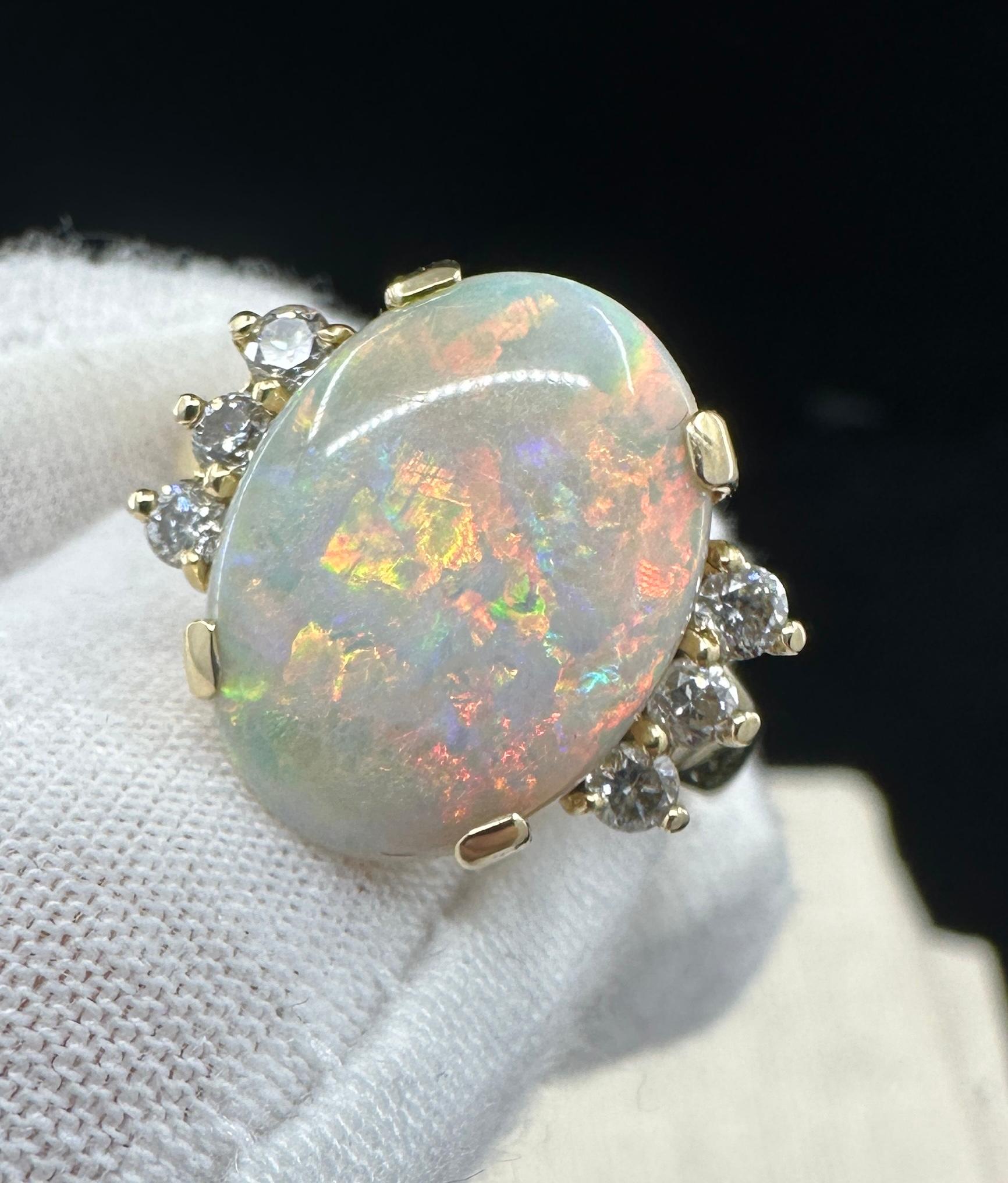 3,6 Karat Opal 6 Diamant Ring 14 Karat Gold Cocktail Erklärung Art Deco Ring (Cabochon) im Angebot