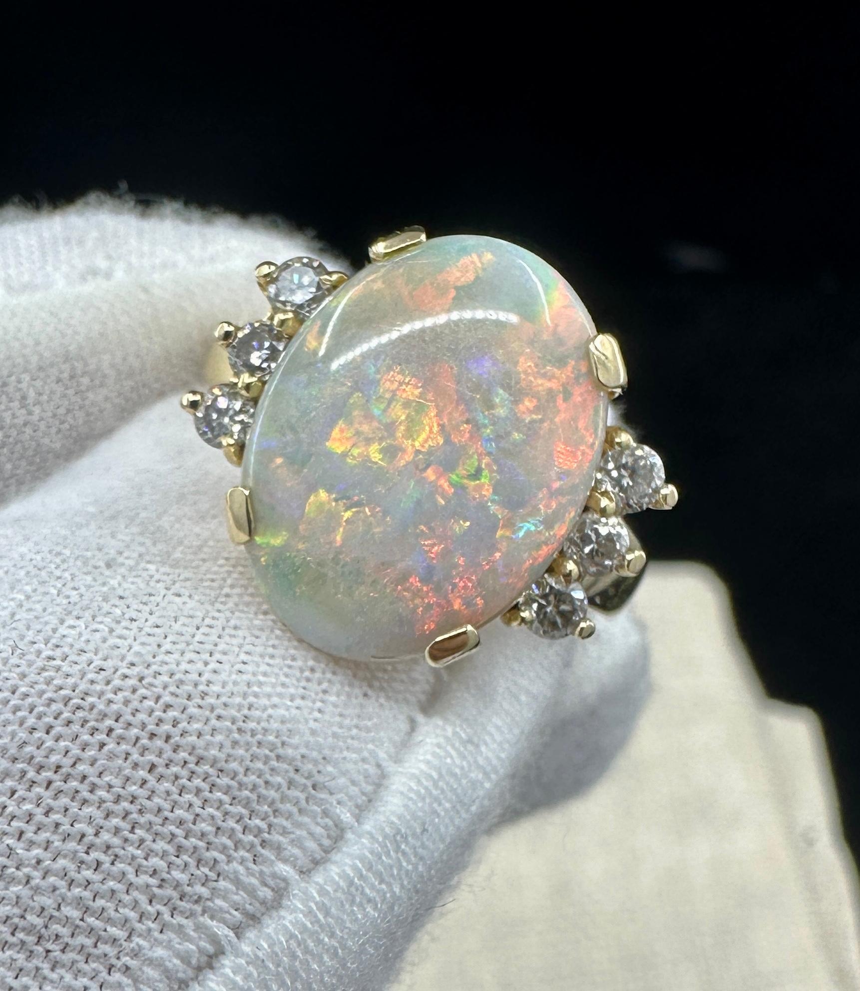 3,6 Karat Opal 6 Diamant Ring 14 Karat Gold Cocktail Erklärung Art Deco Ring im Zustand „Hervorragend“ im Angebot in New York, NY