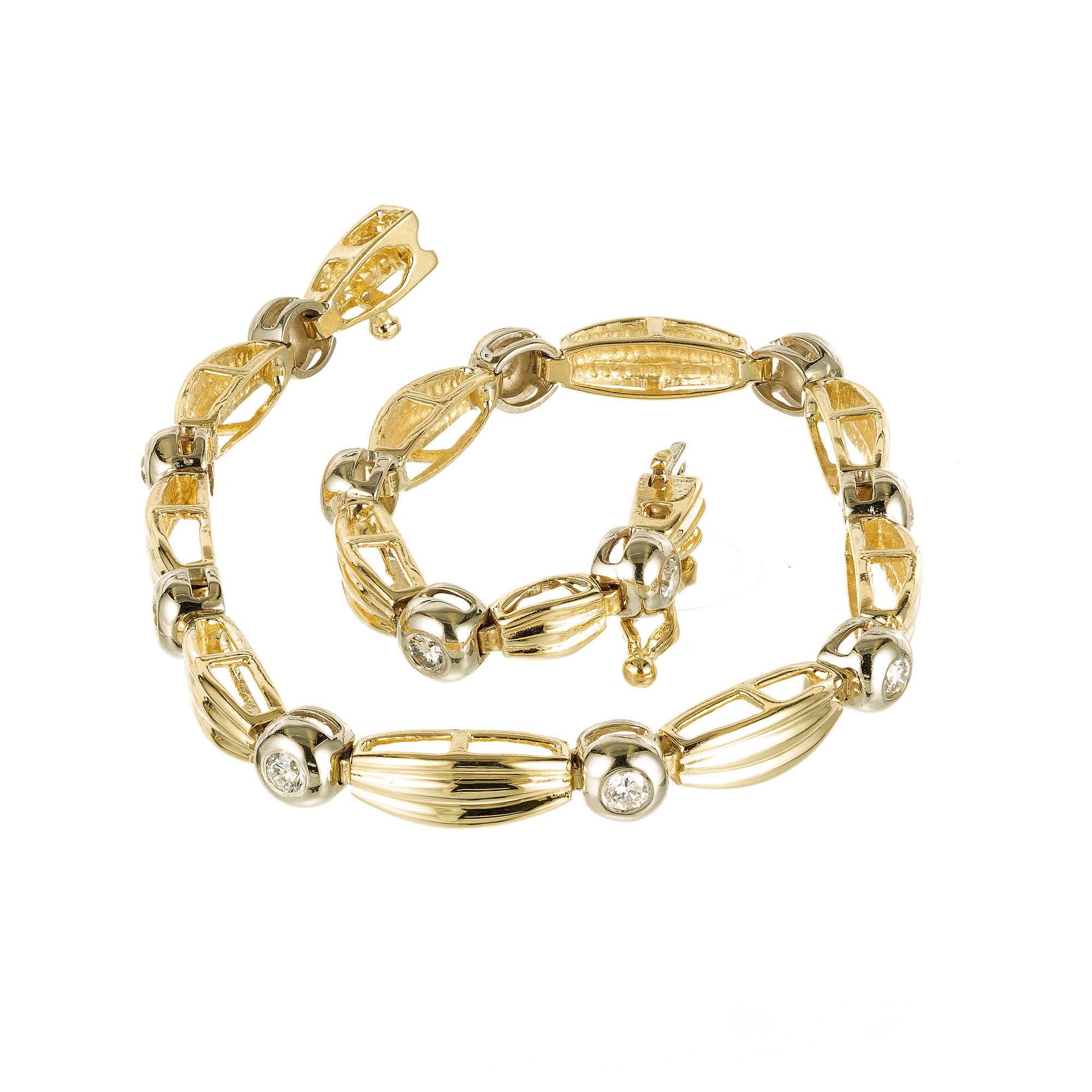Taille ronde Bracelet à maillons en or serti d'un diamant rond de 0,36 carat monté en serti clos en vente
