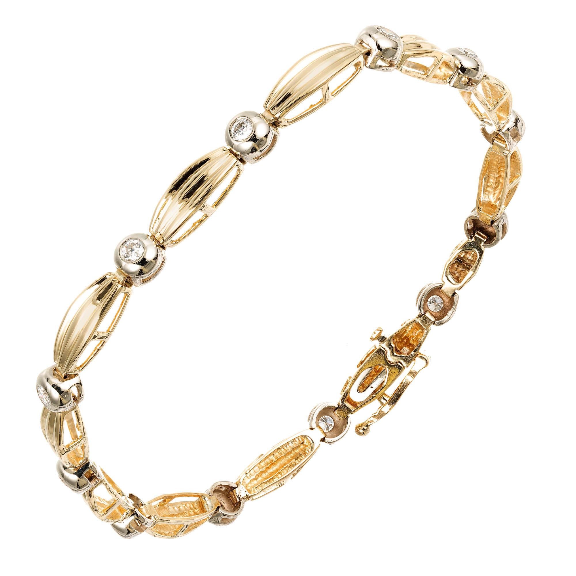 Bracelet à maillons en or serti d'un diamant rond de 0,36 carat monté en serti clos en vente