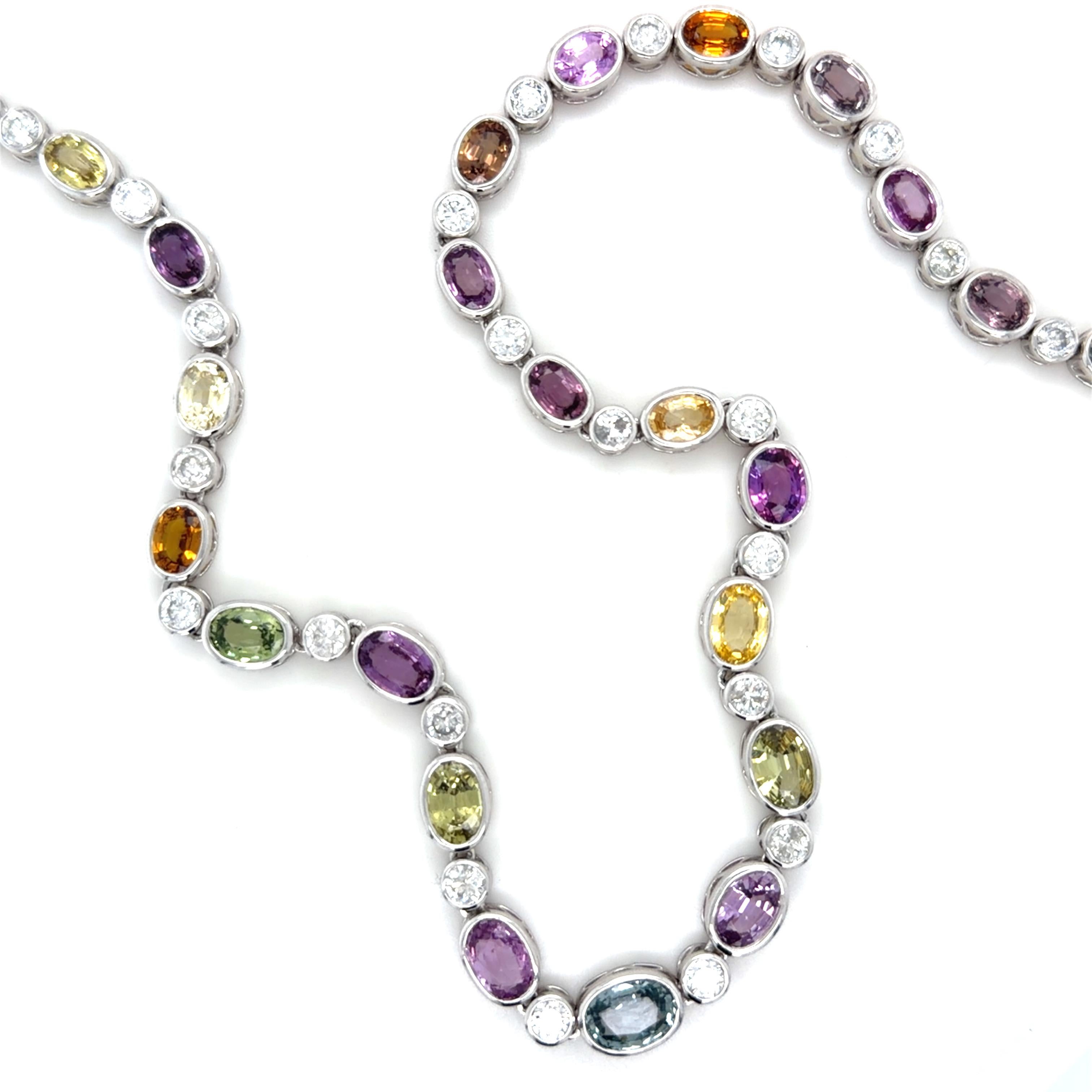 Collier de 36 carats de saphirs multicolores non chauffés et de diamants Excellent état - En vente à Chicago, IL