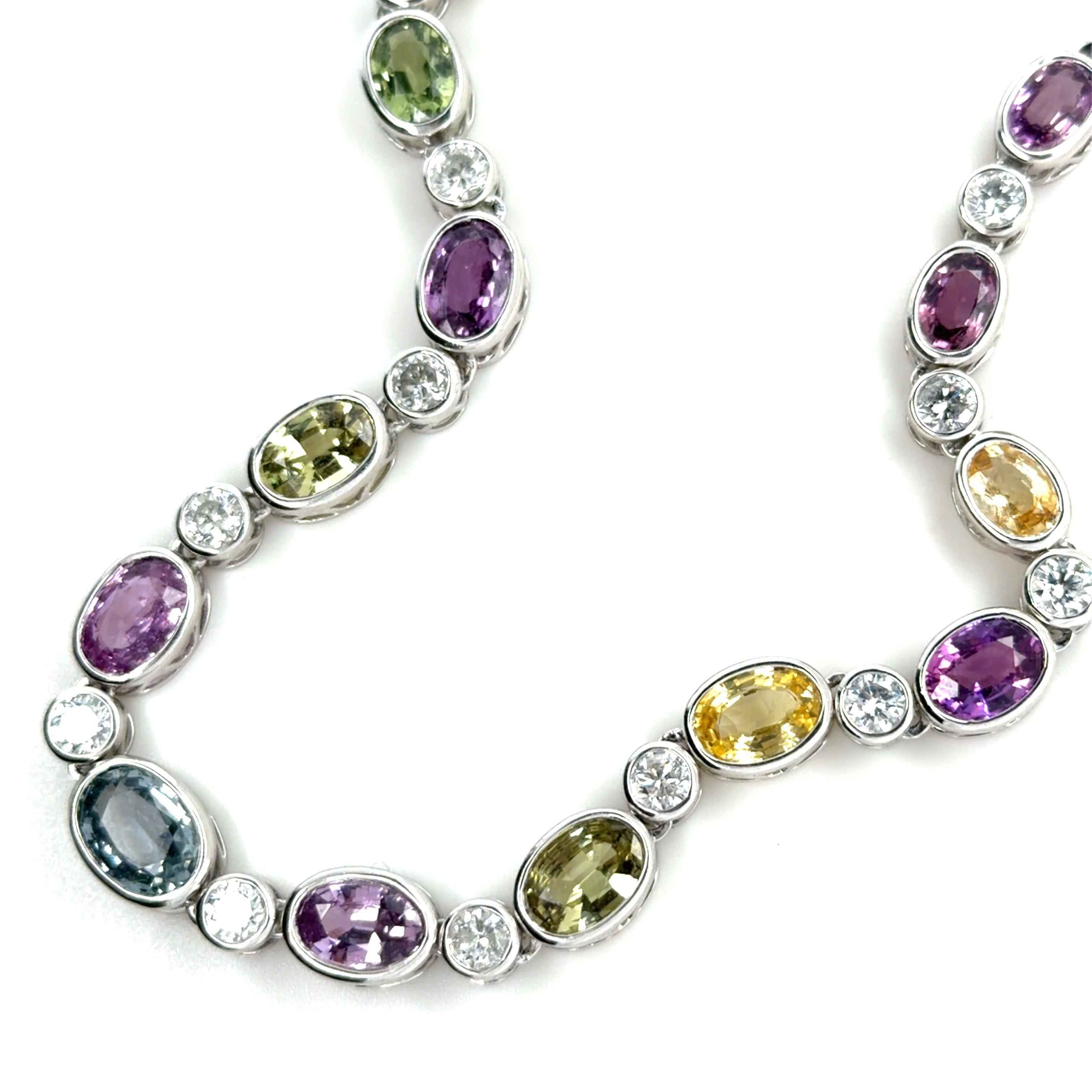 Collier de 36 carats de saphirs multicolores non chauffés et de diamants Pour femmes en vente