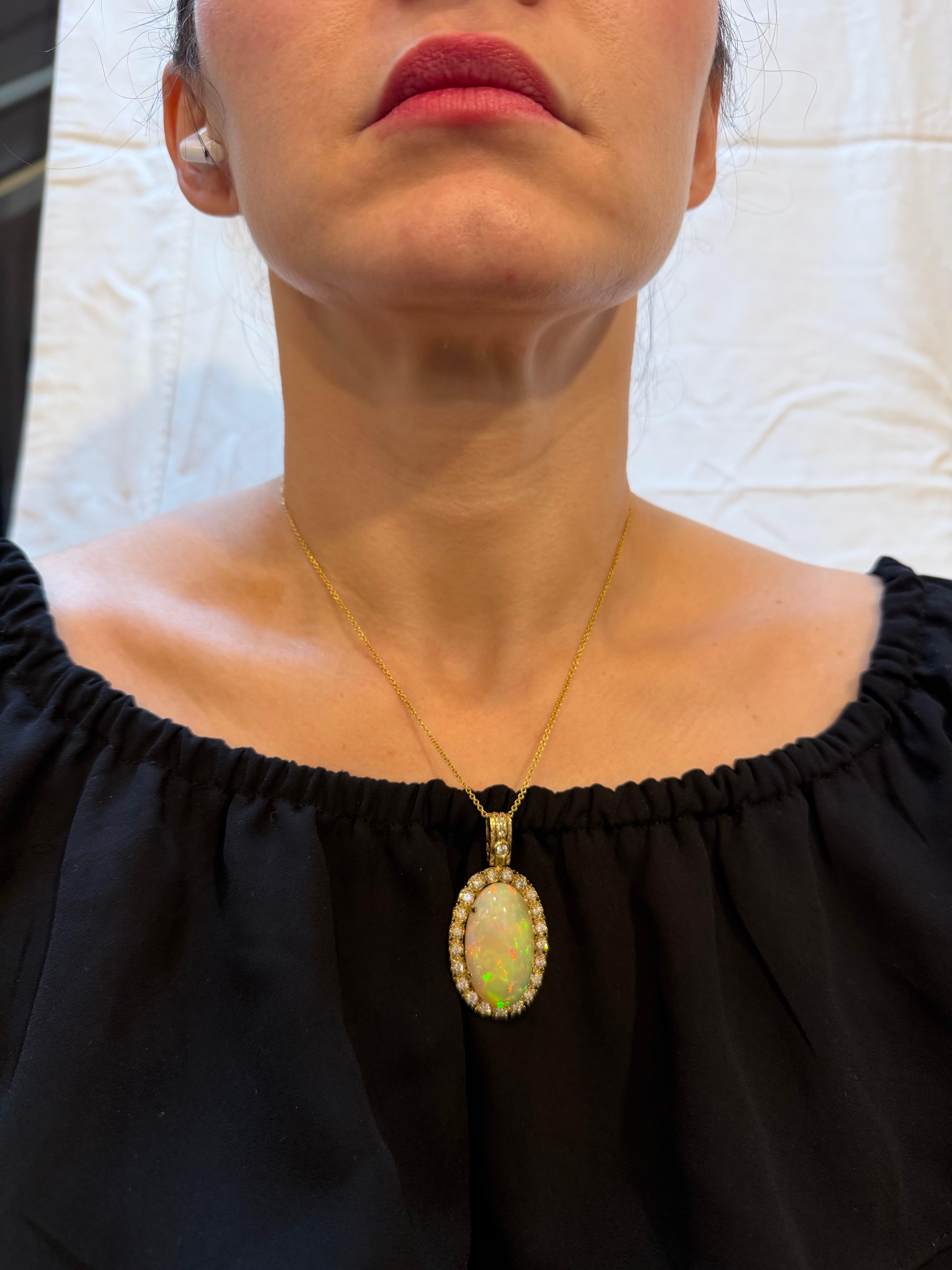 36 Karat Ovaler Äthiopischer Opal & 2,5 Karat Diamant Anhänger 14 Karat Gelbgold Halskette im Angebot 12