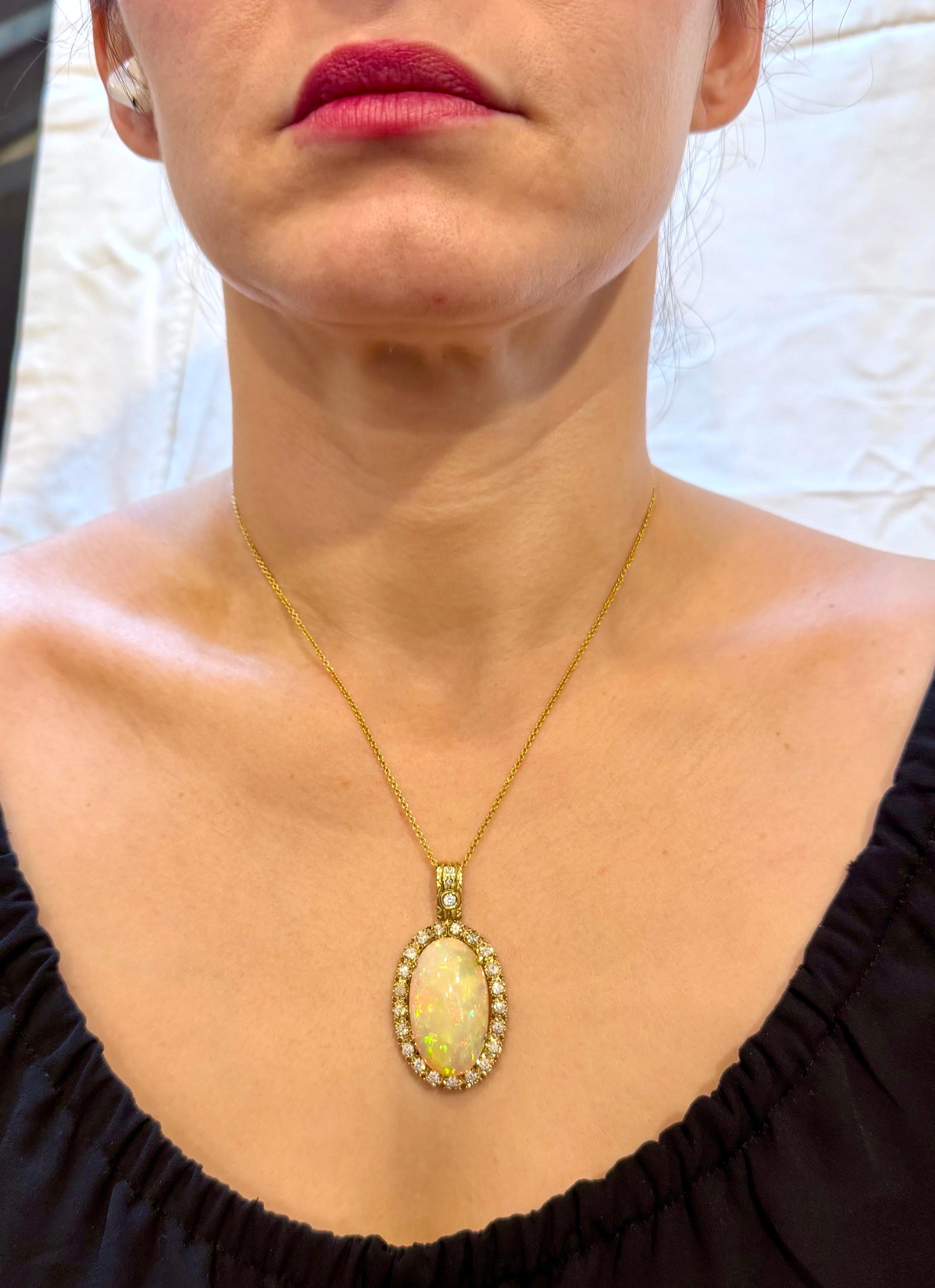 36 Karat Ovaler Äthiopischer Opal & 2,5 Karat Diamant Anhänger 14 Karat Gelbgold Halskette im Angebot 13