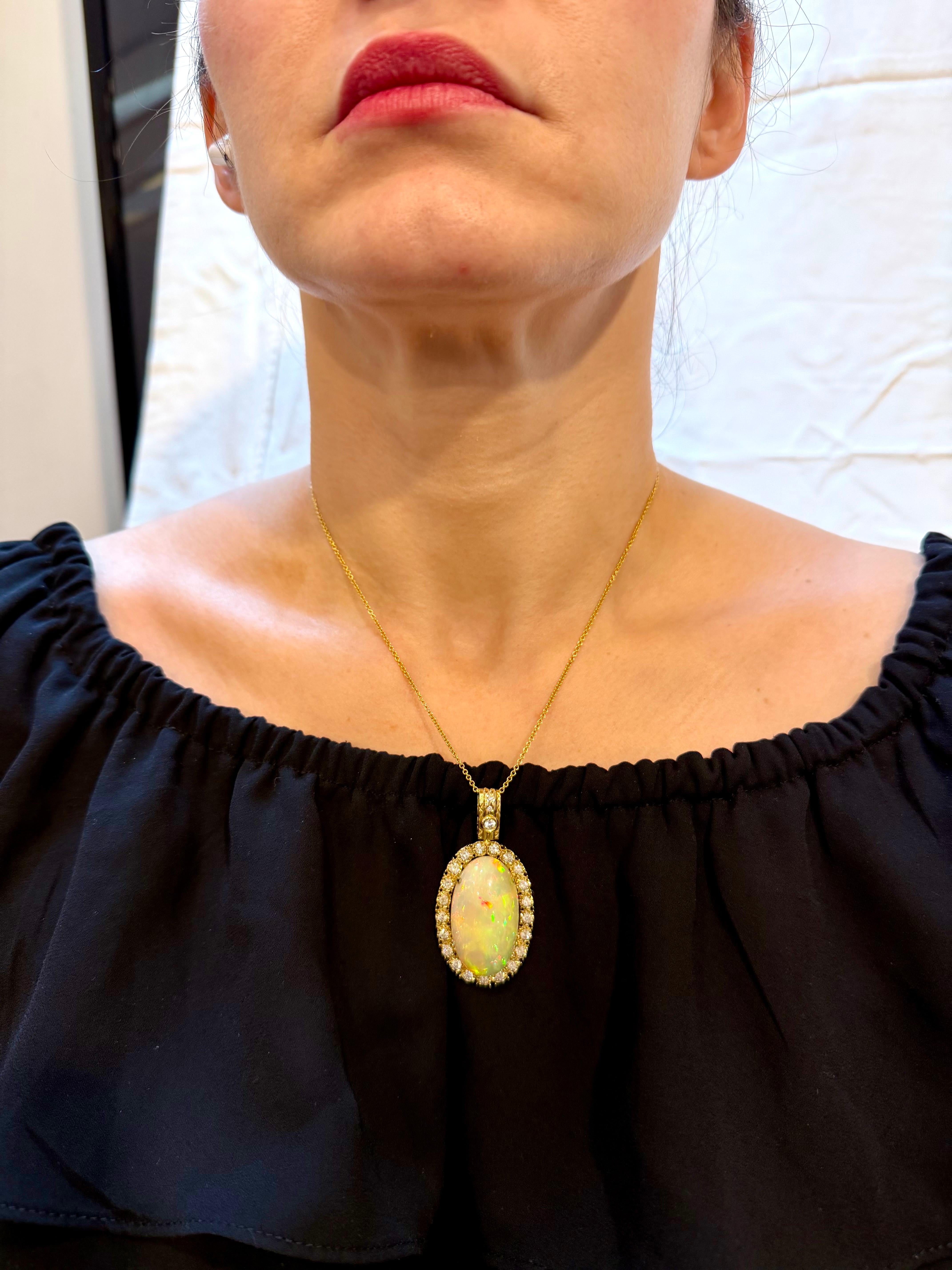 36 Karat Ovaler Äthiopischer Opal & 2,5 Karat Diamant Anhänger 14 Karat Gelbgold Halskette im Angebot 14