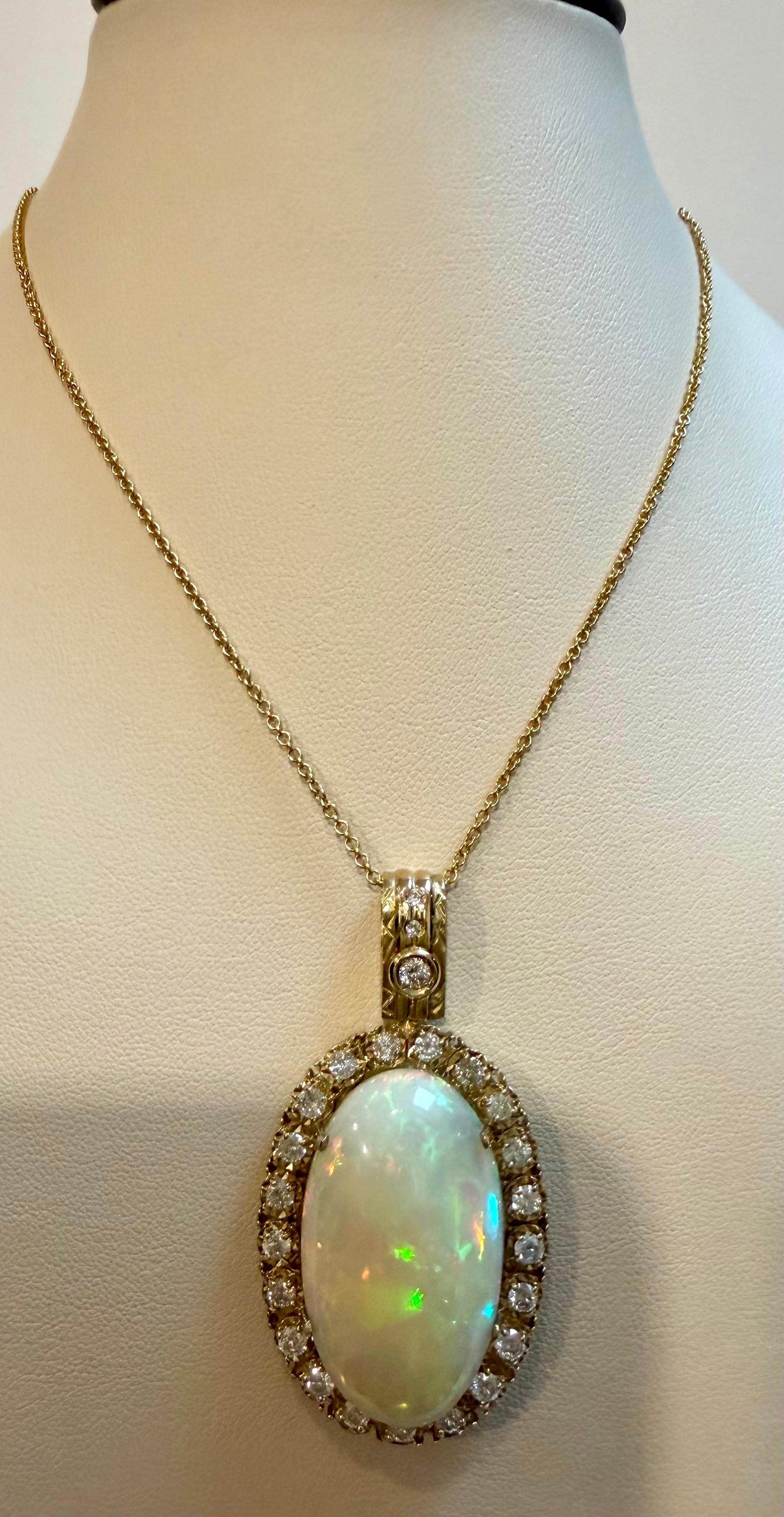 36 Karat Ovaler Äthiopischer Opal & 2,5 Karat Diamant Anhänger 14 Karat Gelbgold Halskette im Angebot 2