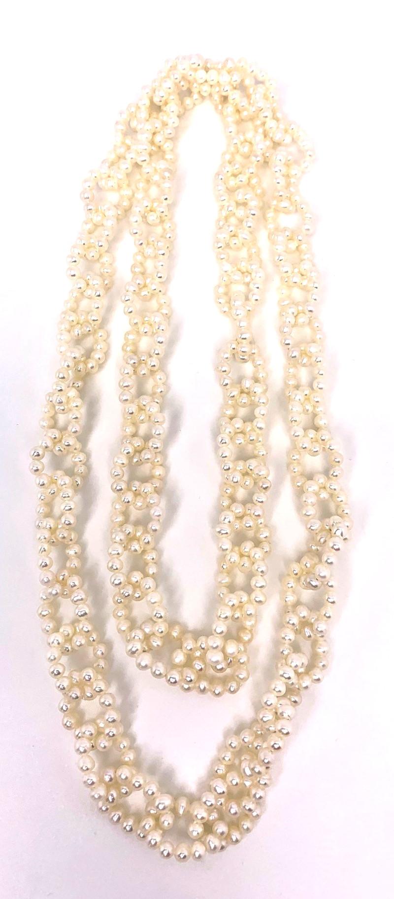 Collier de 36 pouces à maillons ouverts en perles blanches avec fermoir argenté Neuf - En vente à Los Angeles, CA