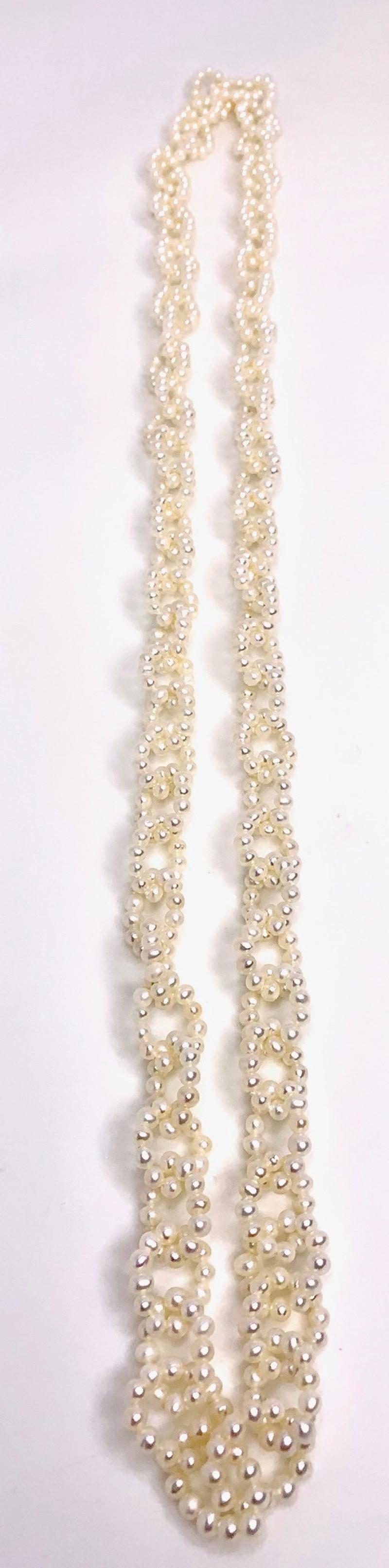 Collier de 36 pouces à maillons ouverts en perles blanches avec fermoir argenté Pour femmes en vente