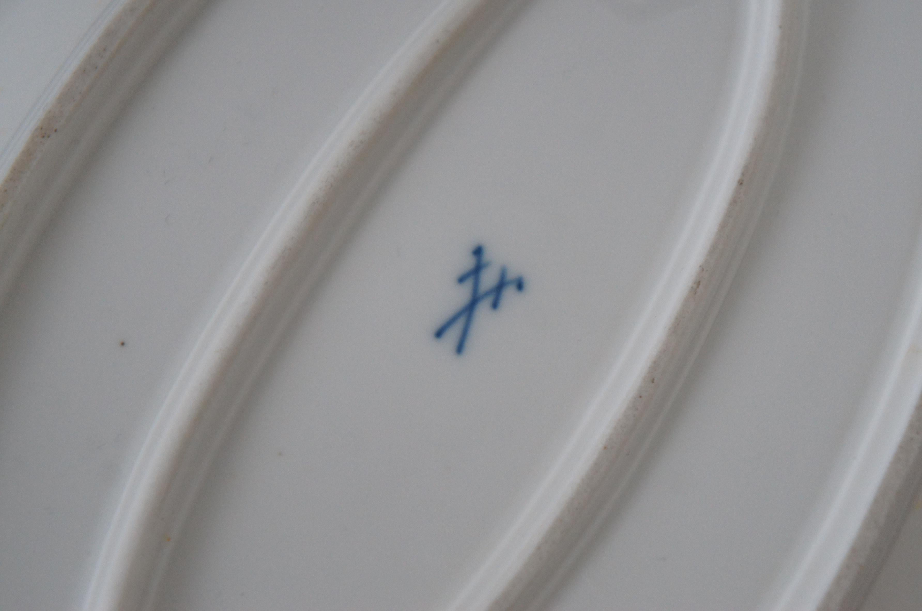 Victorian 36 Pc Antique Meissen Flow Blue Onion China Set X Sword Mark Germany Platters