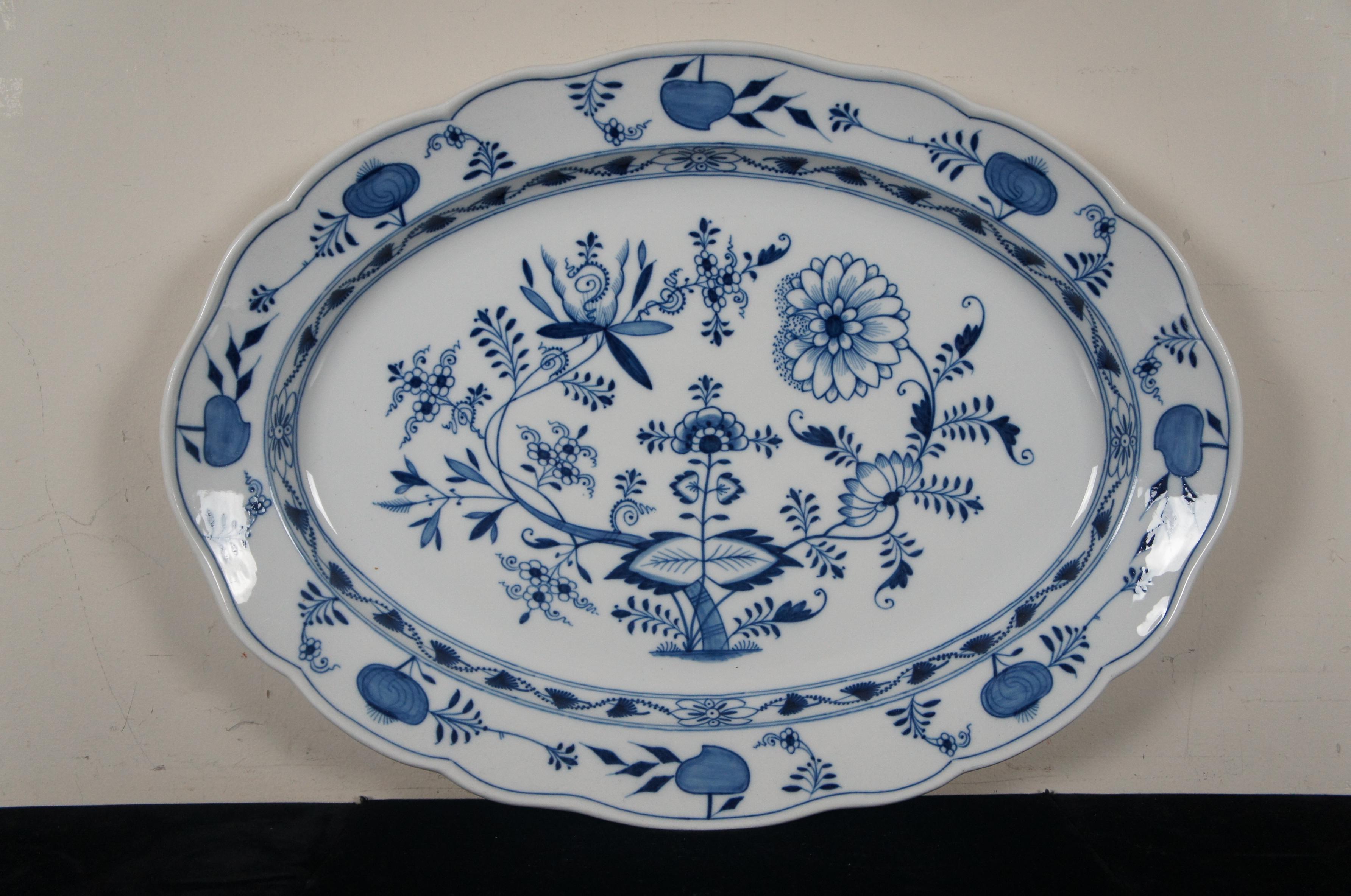 36 Pc Antique Meissen Flow Blue Onion China Set X Sword Mark Germany Platters In Good Condition In Dayton, OH