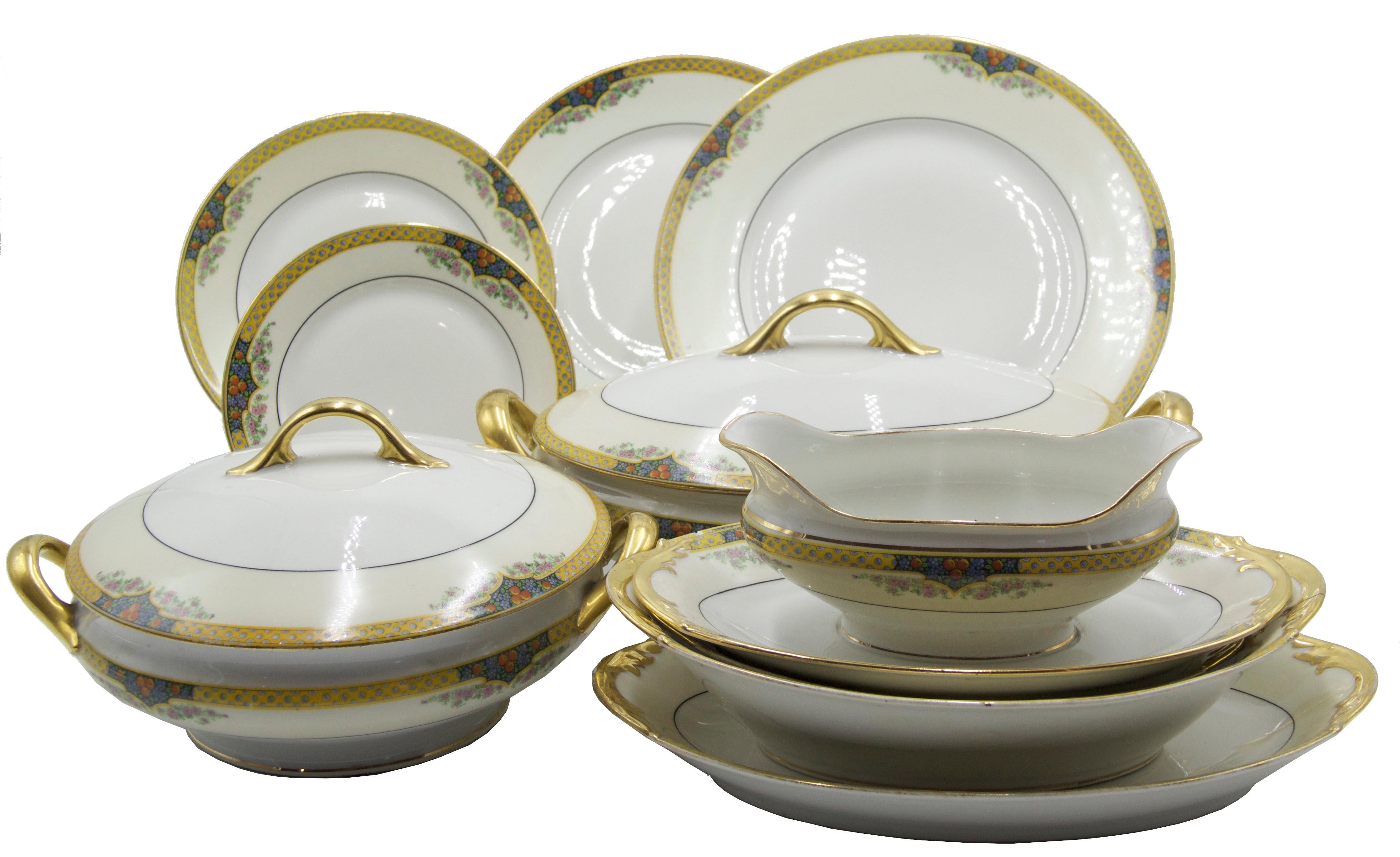 37-Piece French Victorian Limoges Porcelain Dinner Set For Sale 7