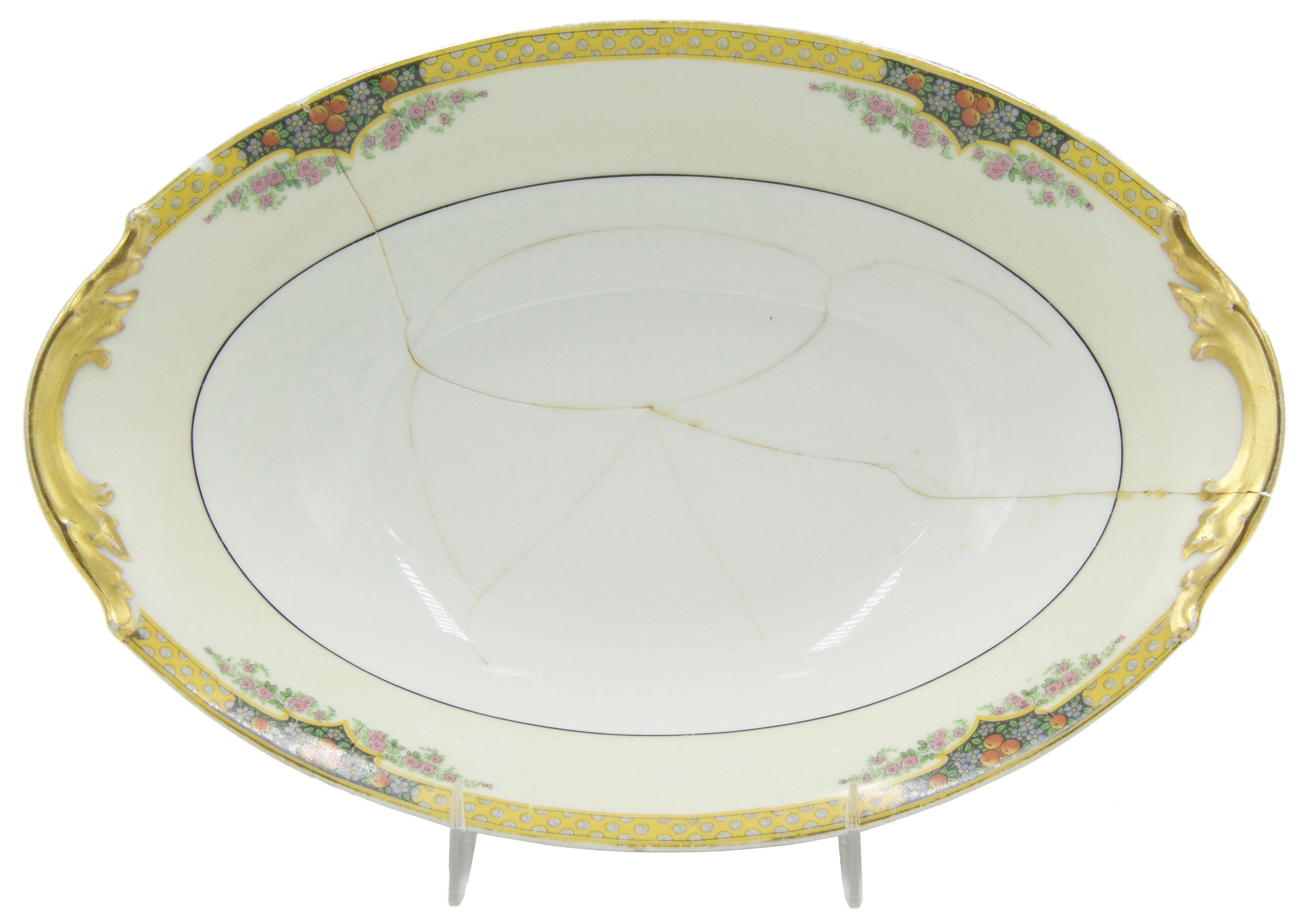 36-Piece French Victorian Limoges Porcelain Dinner Set For Sale 1