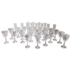 Ensemble de 36 pièces de verres à pied en cristal de Baccarat « Harcourt Eve », moderne