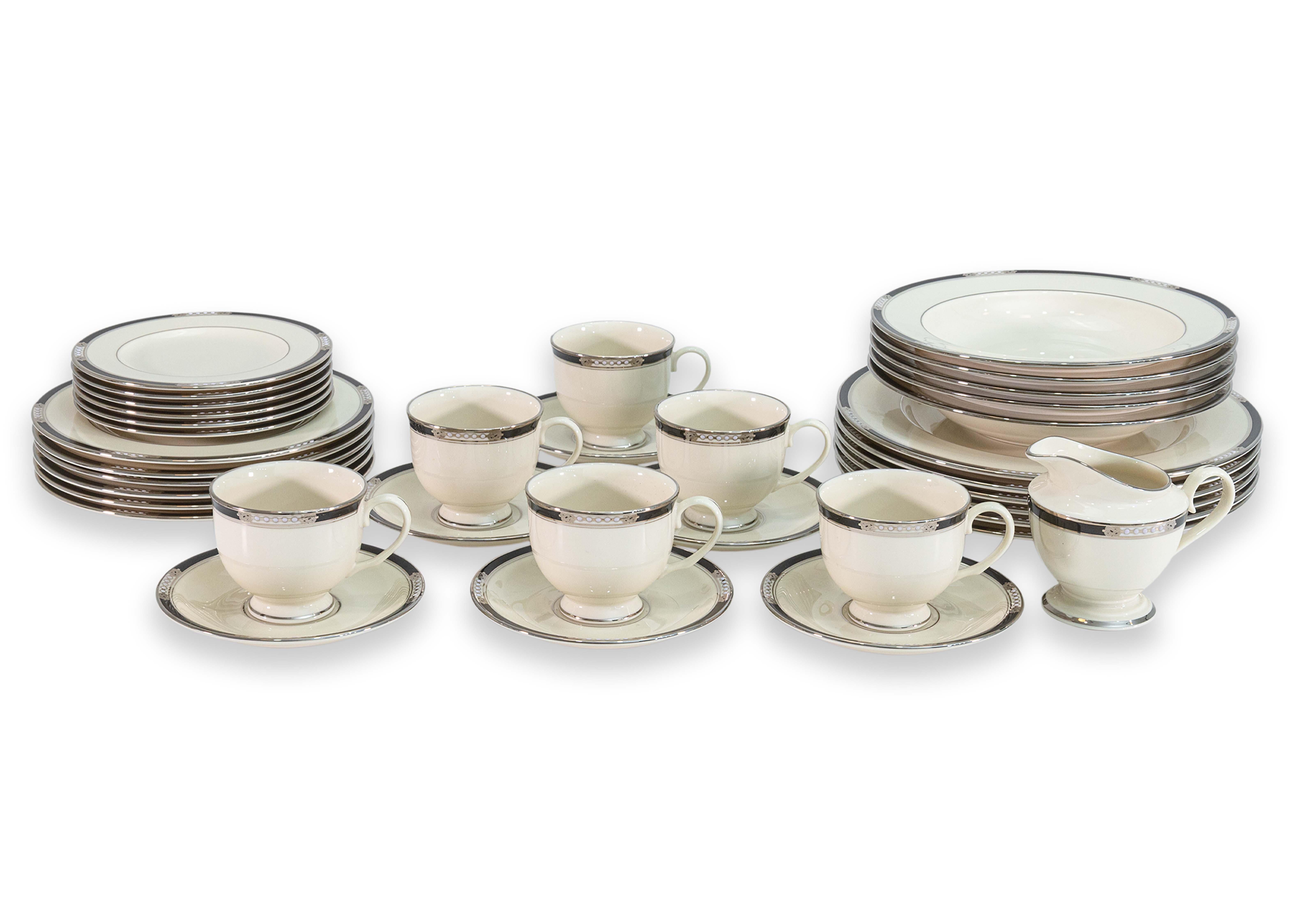 Ensemble de 36 pièces de la collection présidentielle Hancock en vente 1