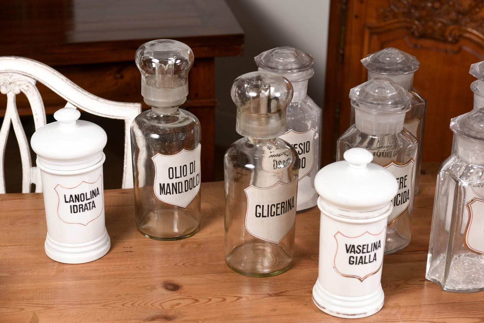 36 Apothekergefäße aus italienischem Glas oder Porzellan im Vintage-Stil mit Etiketten, verkauft pro Stück im Angebot 8